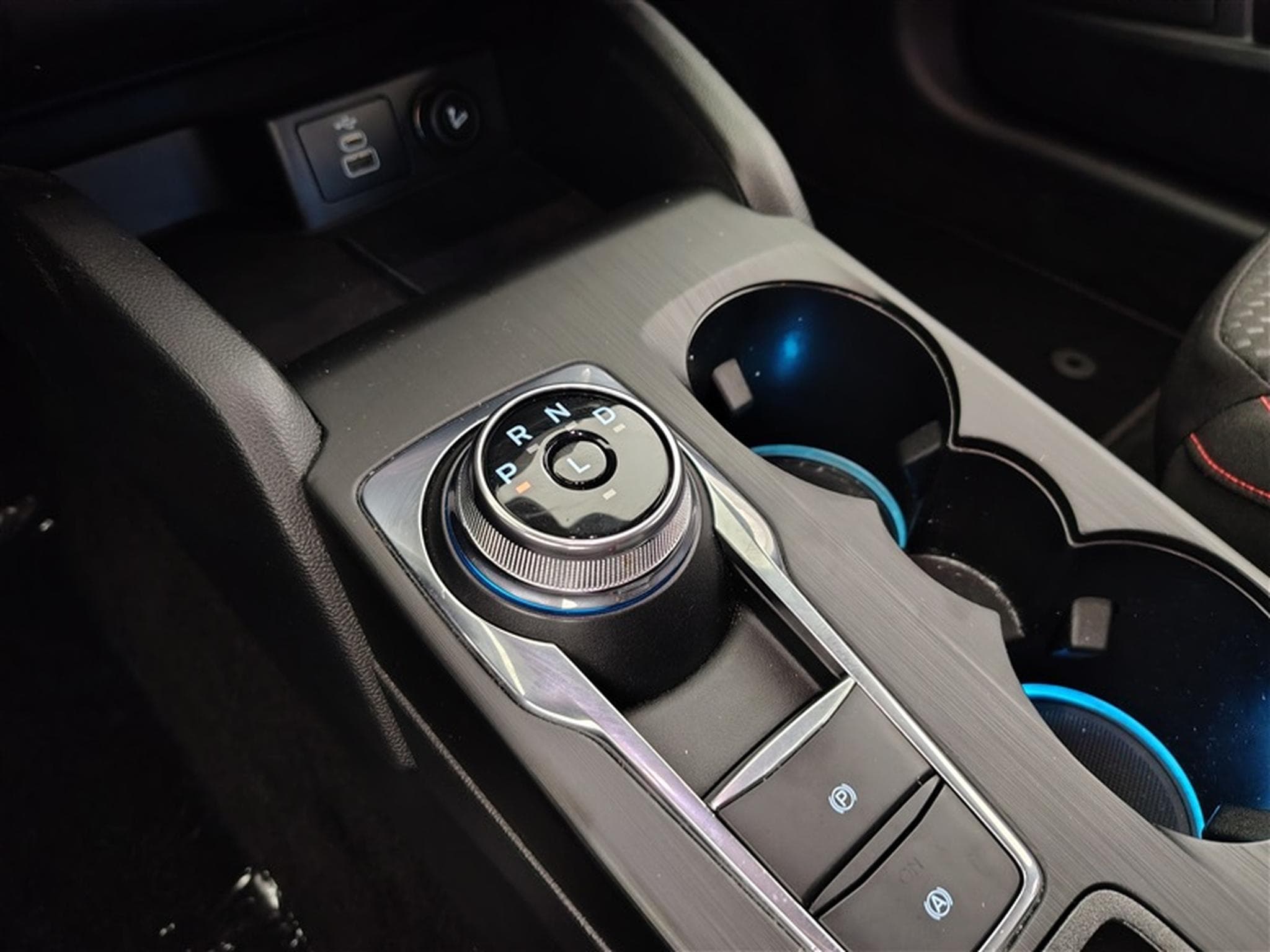Ford Focus 1.5 EcoBlue 115cv PowerShift ST-Line NAVI / FULL LED / CAM (2025) - Photo 12