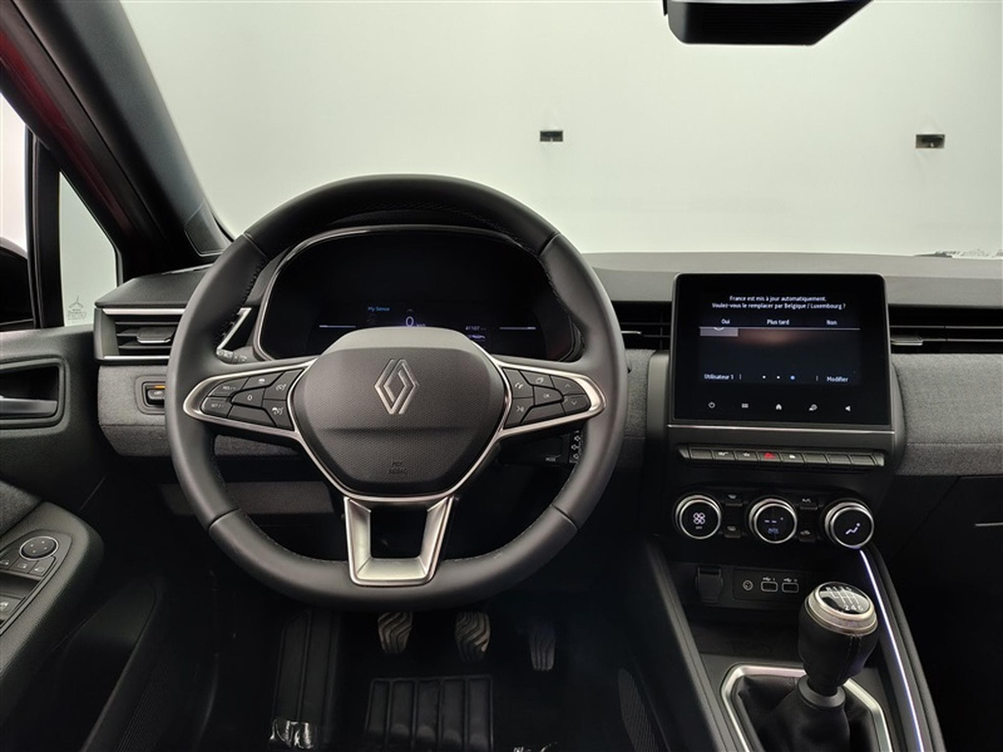 Renault Clio 1.0 TCe 90cv Techno S-CUIR / NAVI / CARPLAY / FULL LED (2025) - Photo 9