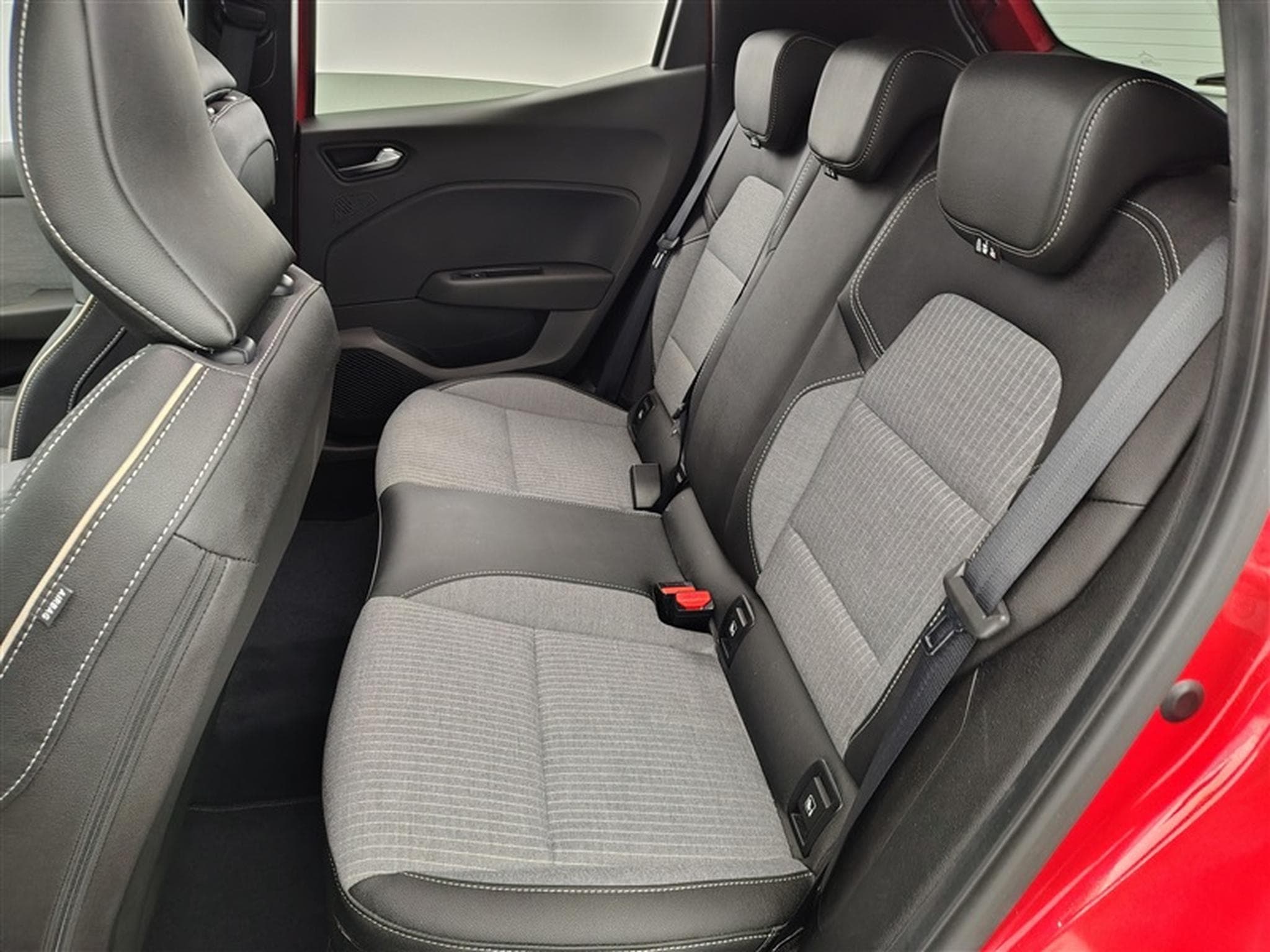 Renault Clio 1.0 TCe 90cv Techno S-CUIR / NAVI / CARPLAY / FULL LED (2025) - Photo 13