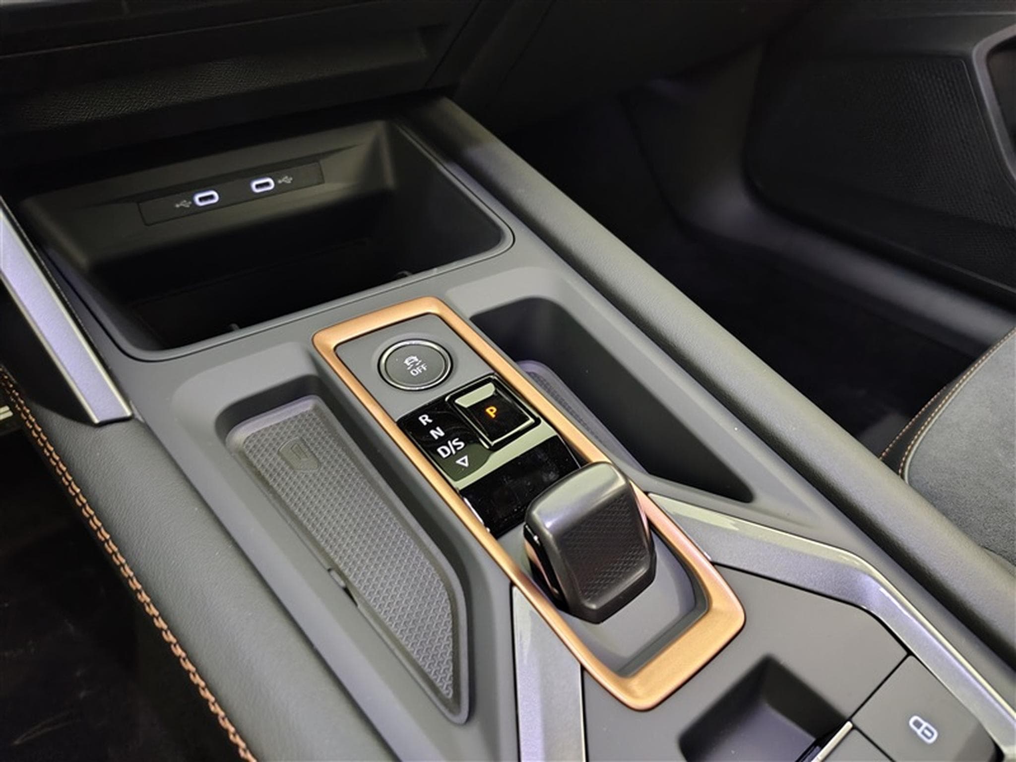Cupra Formentor 1.5 eTSI 150cv DSG CARPLAY / FULL LED / SIEGES SPORT (2026) - Photo 12
