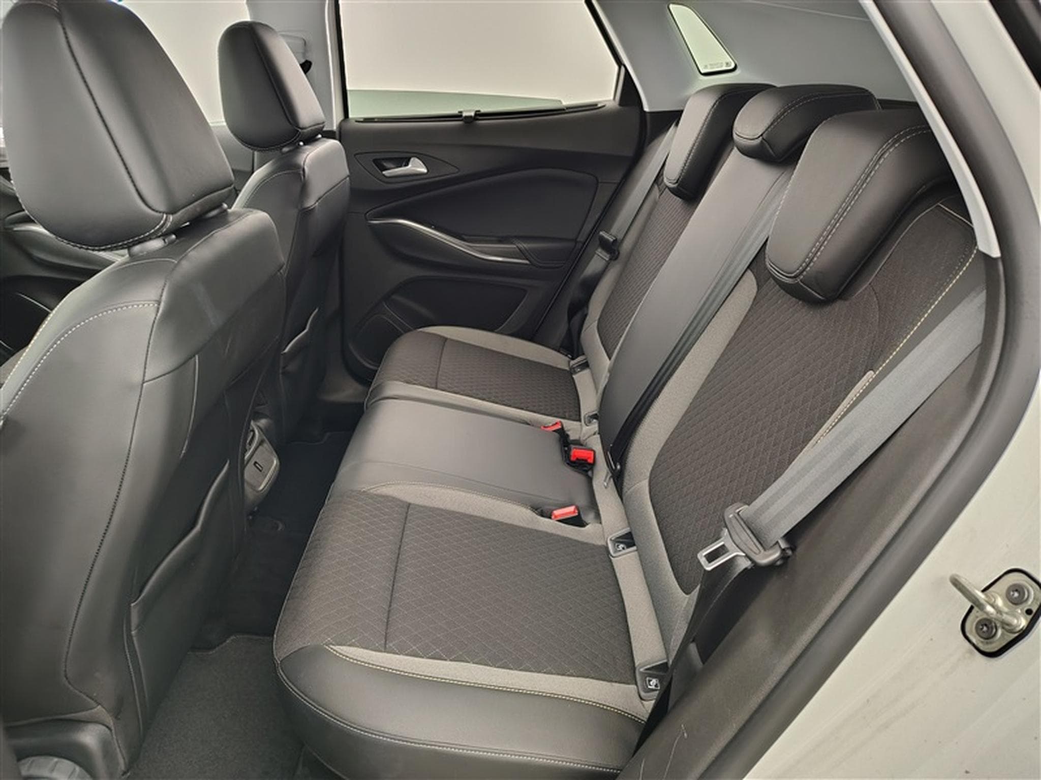 Opel Grandland 1.2 Turbo 130cv Elegance NAVI / FULL LED / CUIR PARTIEL (2020) - Photo 13