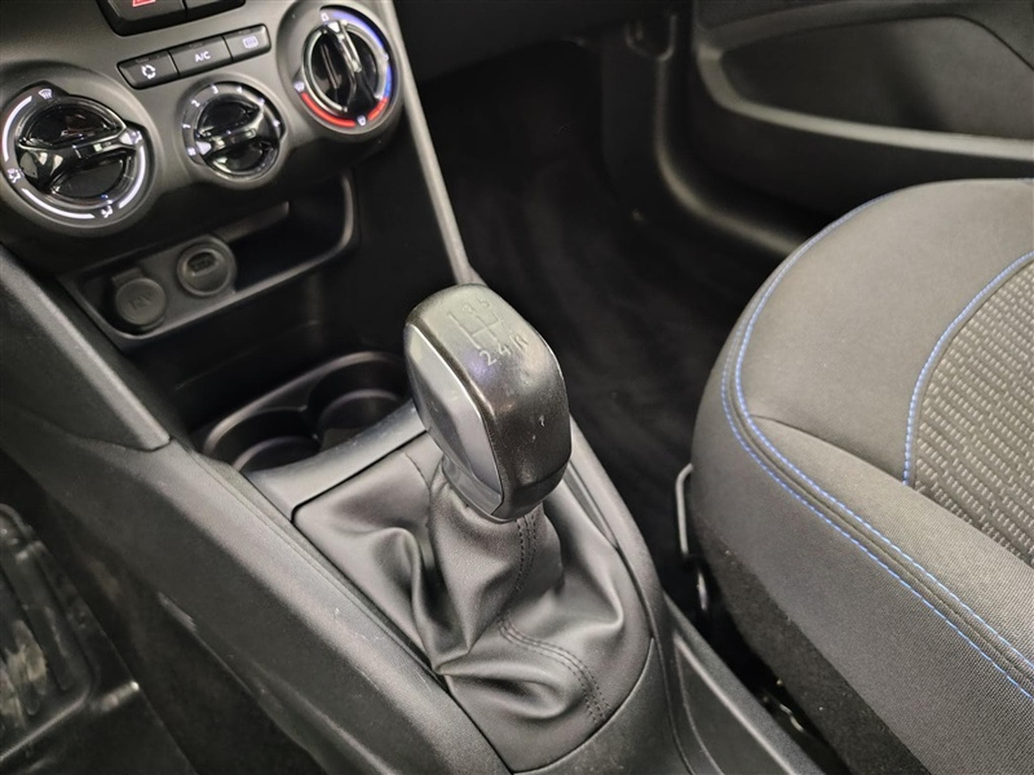 Peugeot 208 1.2 PureTech Signature S&S (EU6.2) (2018) - Photo 12