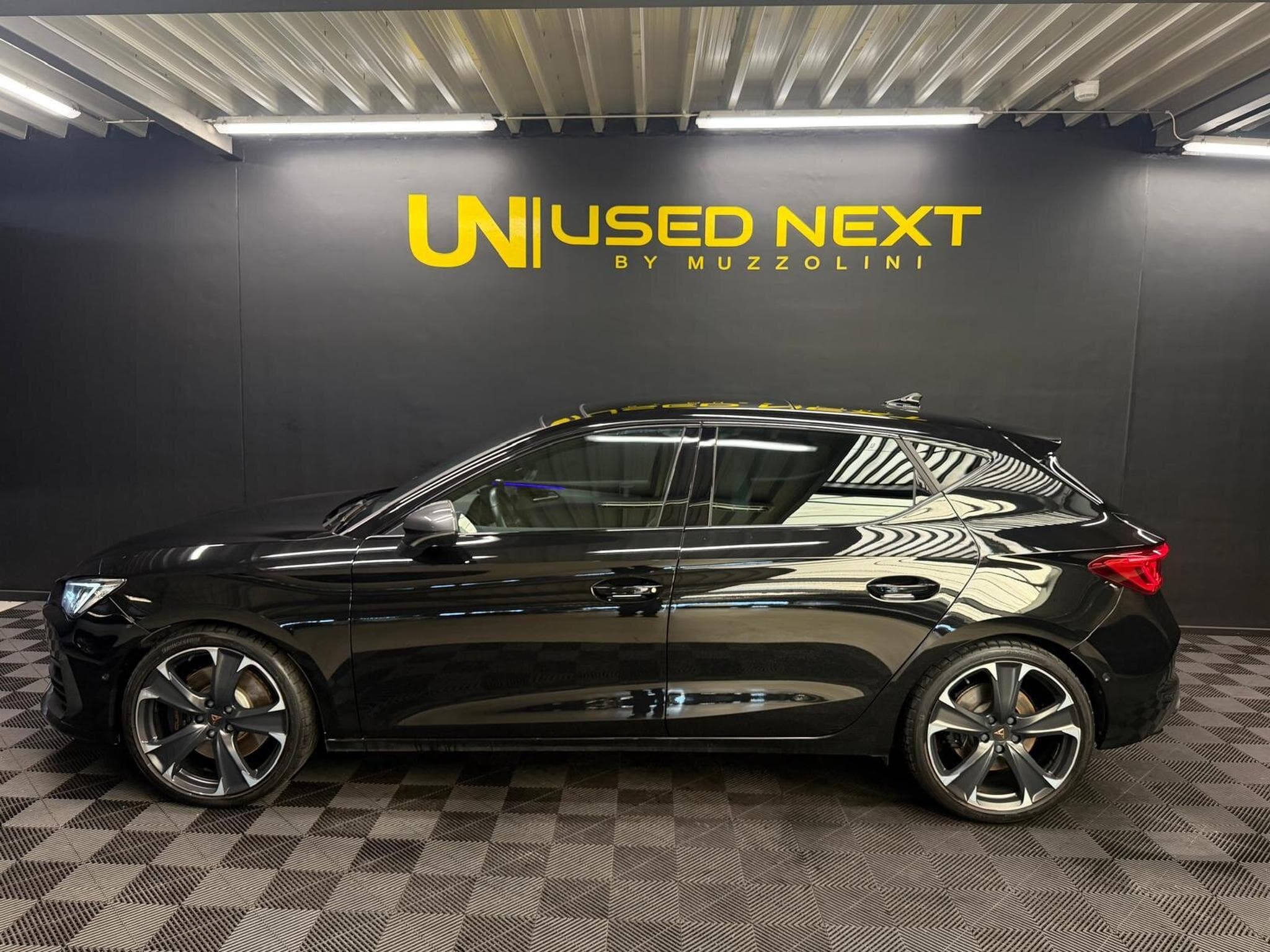Cupra Leon 2.0 DSG7 300cv (2024) - Foto 5
