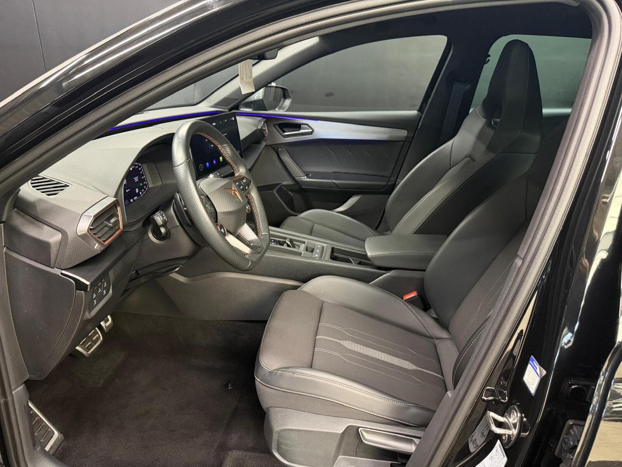 Cupra Leon 2.0 DSG7 300cv (2024) - Foto 13