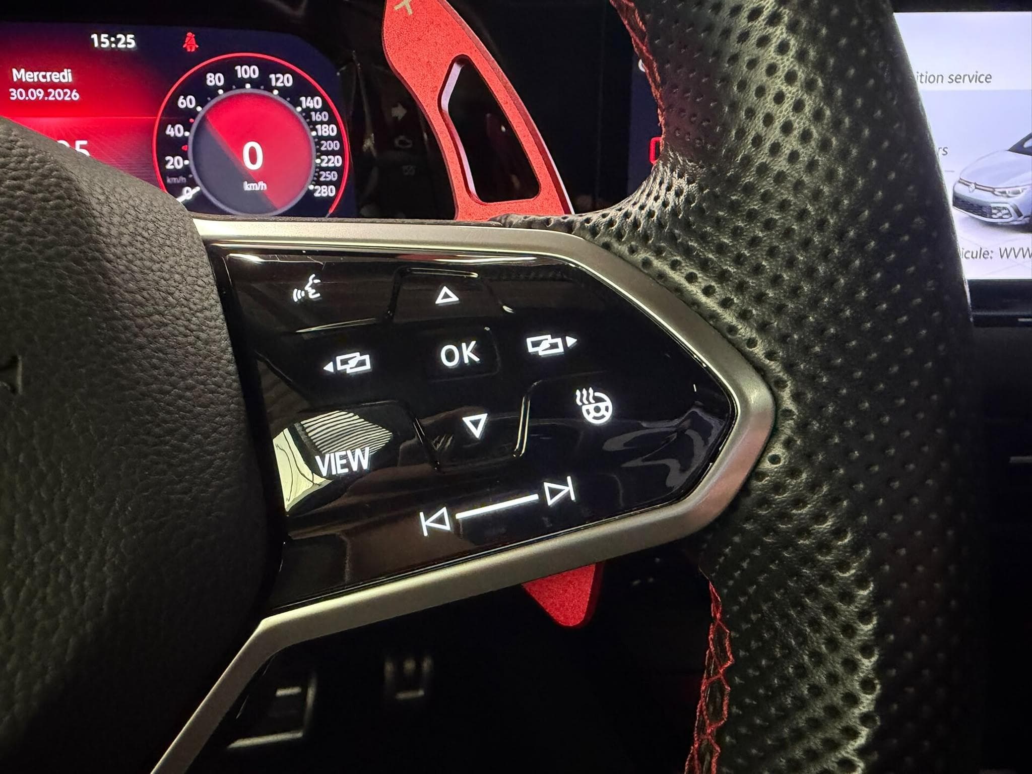 VW Golf GTI Clubsport 2.0 TSI 300cv (2022) - Foto 12