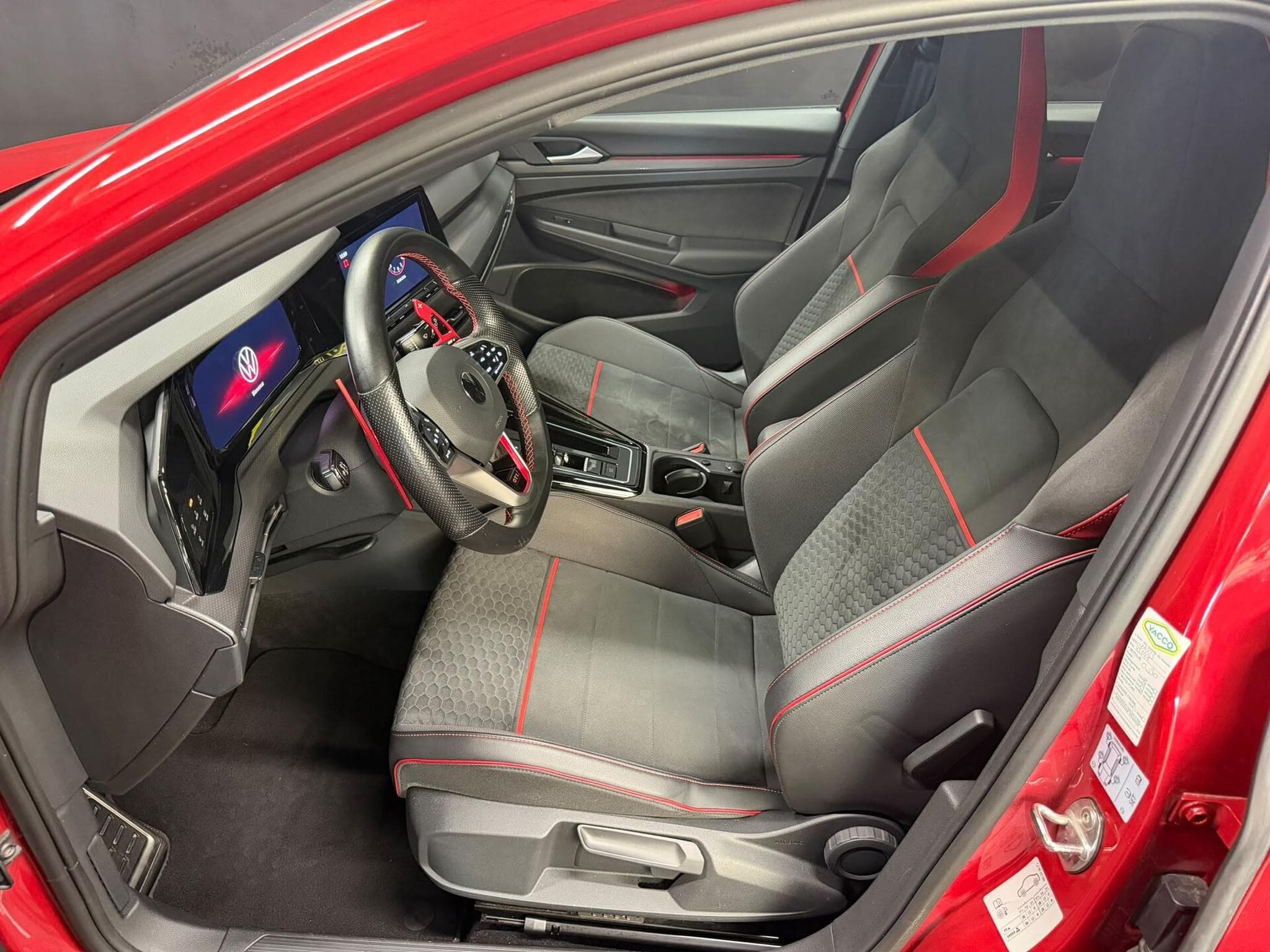 VW Golf GTI Clubsport 2.0 TSI 300cv (2022) - Foto 13