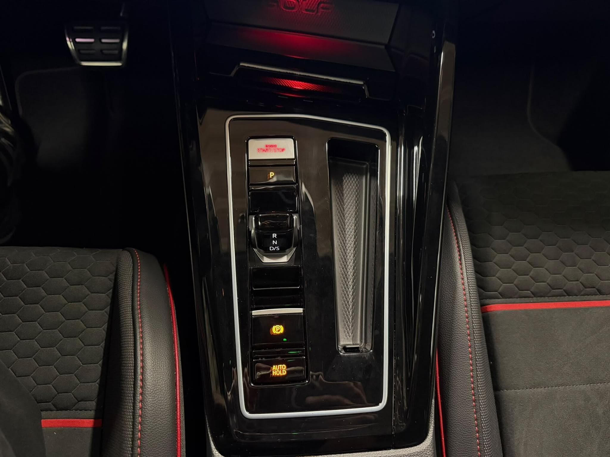 VW Golf GTI Clubsport 2.0 TSI 300cv (2022) - Foto 14