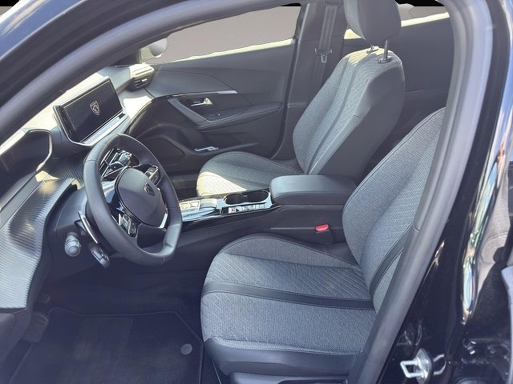 Peugeot 2008 (2023) - Photo 4