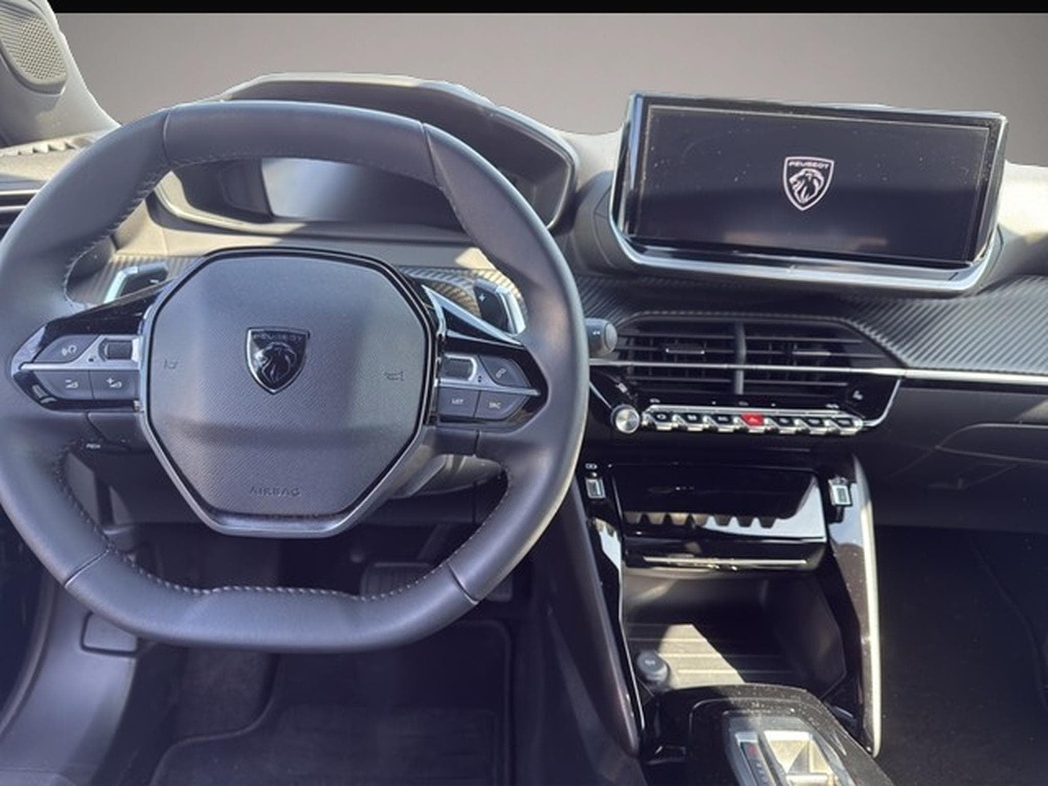 Peugeot 2008 (2023) - Photo 5