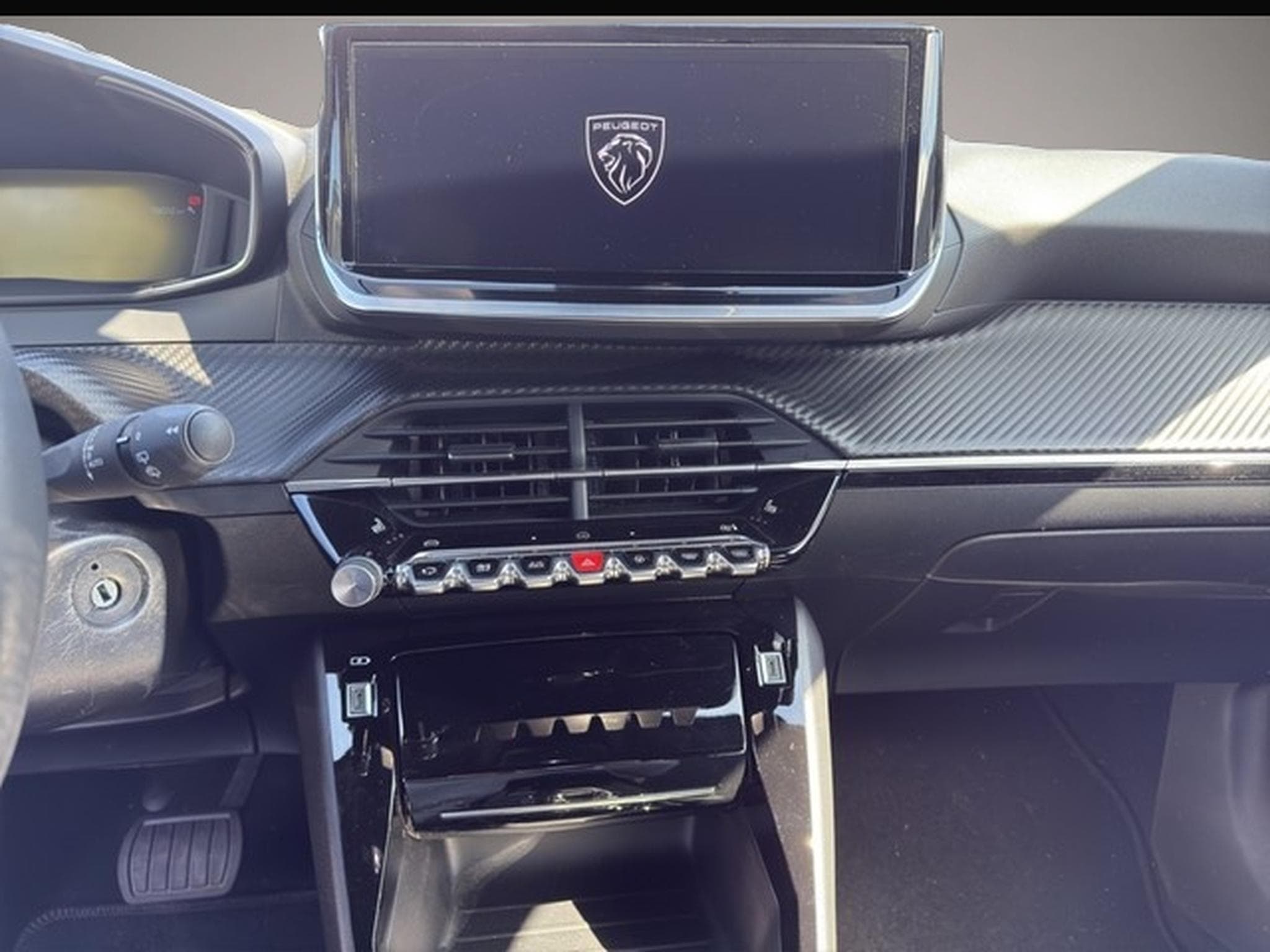 Peugeot 2008 (2023) - Photo 6
