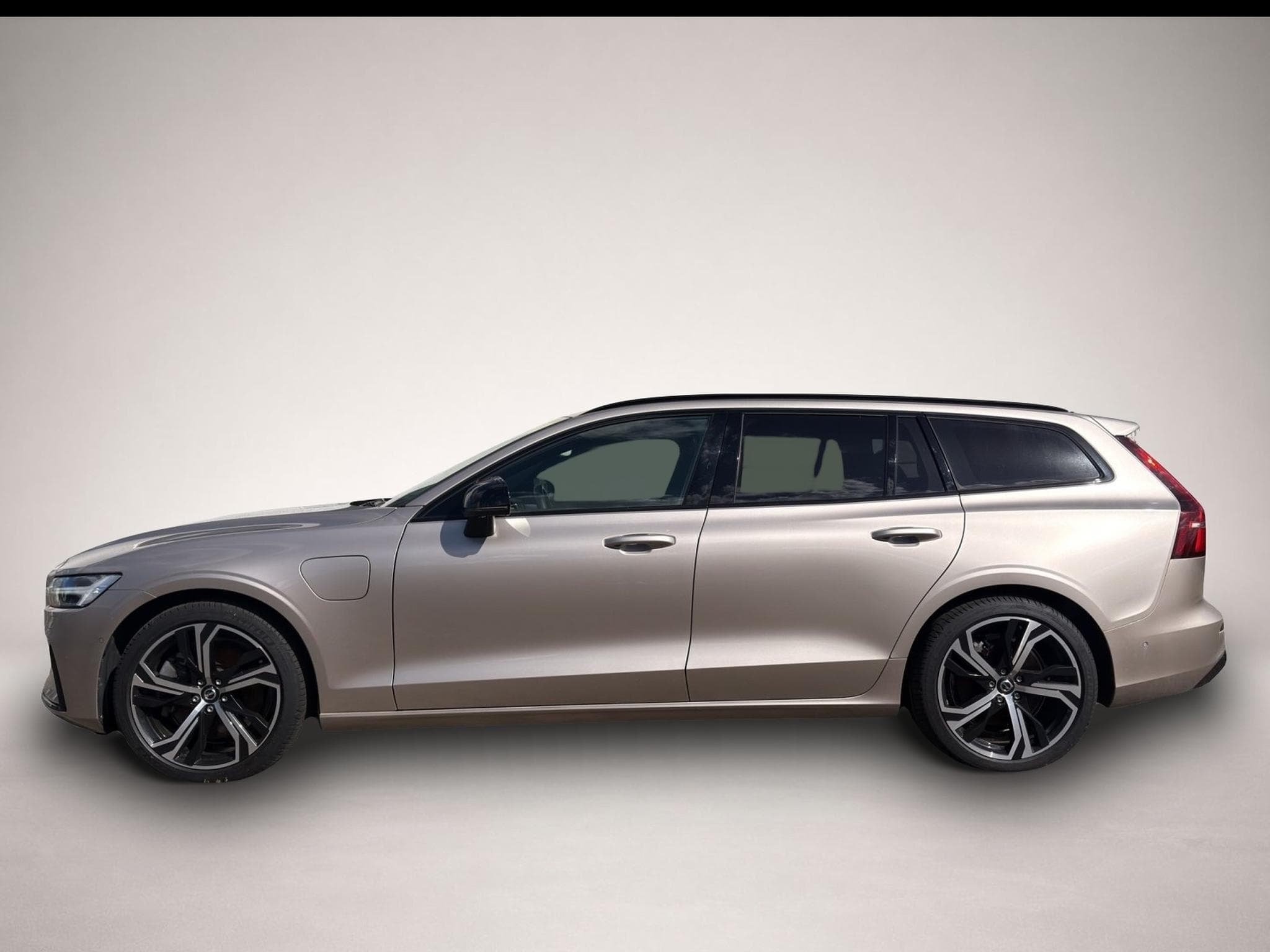 Volvo V60 (2024) - Photo 2