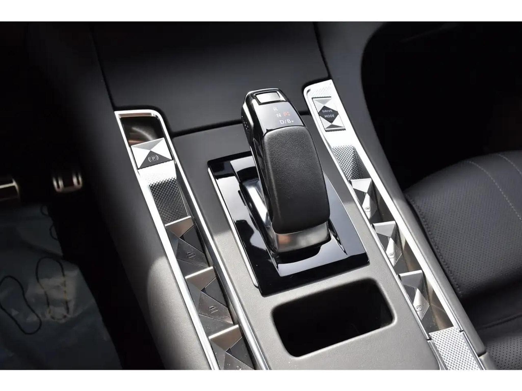 DS Automobiles DS7 (2024) - Photo 23