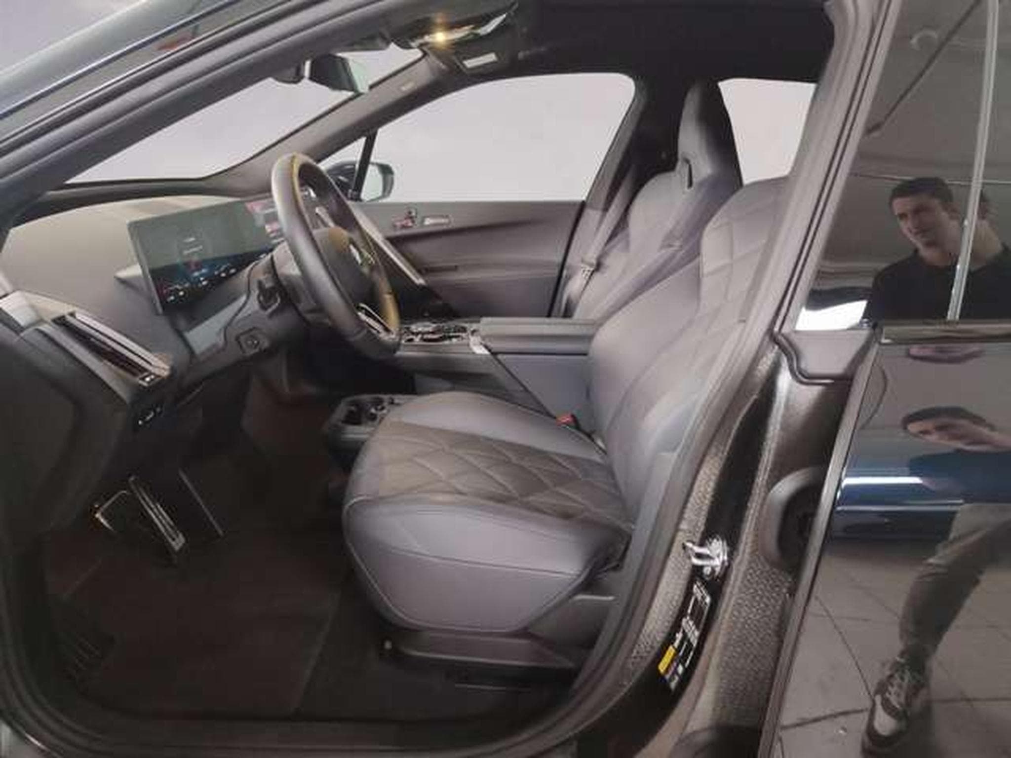 BMW iX xDrive60 M Sportpaket B&W Surround DAB LED (2025) - Photo 7