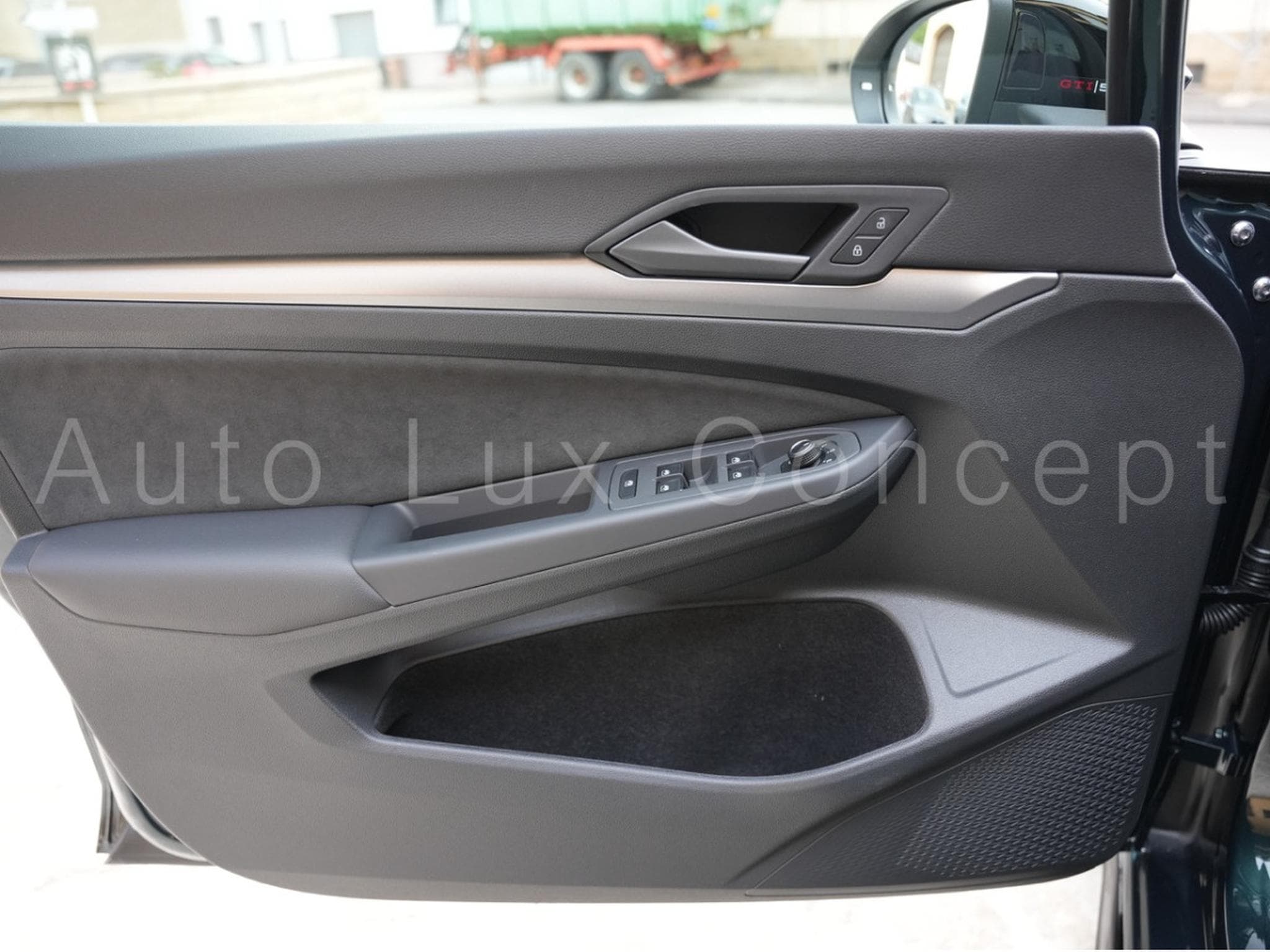 VW Golf GTI Edition 50 Pack Performance (2026) - Photo 13