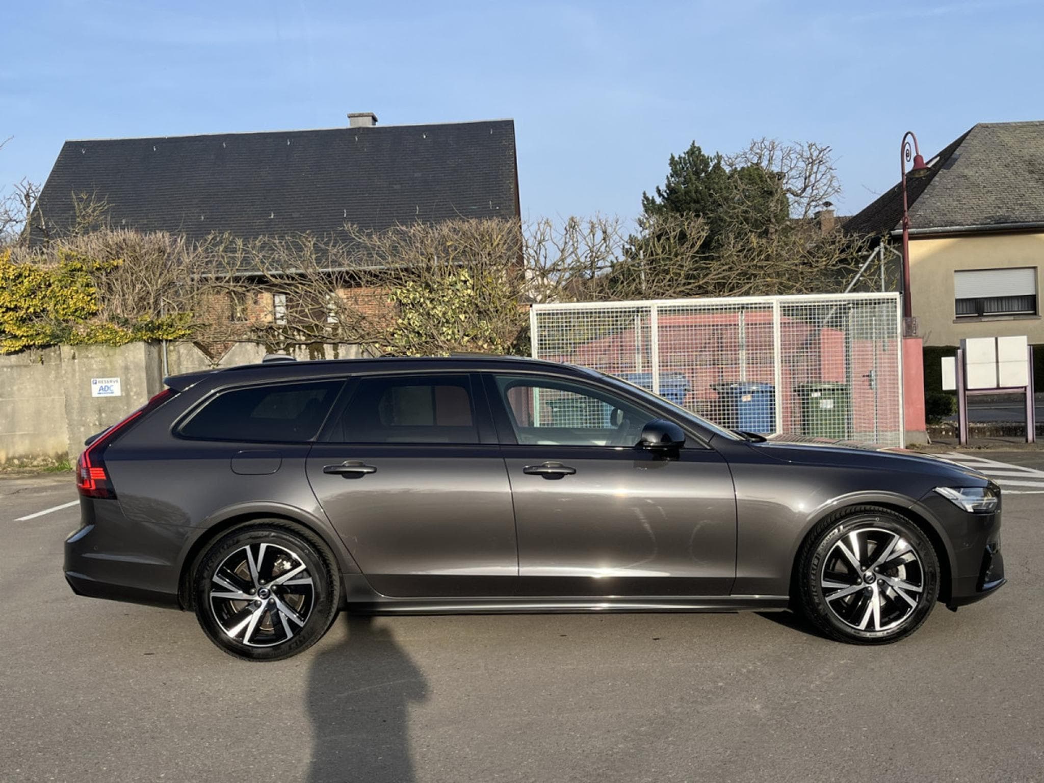 Volvo V90 B4 D 4x4 Geartronic R-Design Pano (2021) - Photo 4