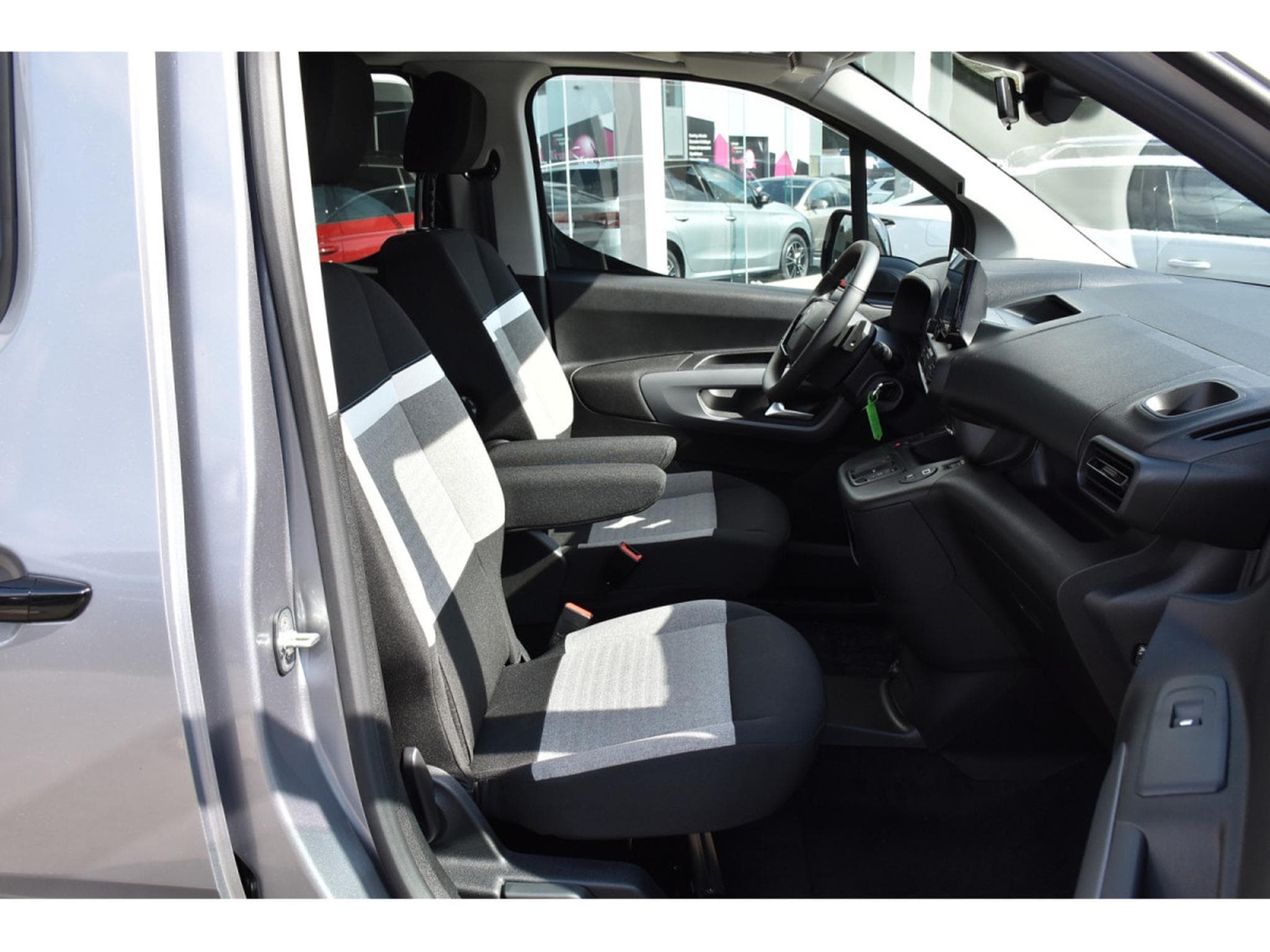 Citroën Berlingo 1.5 BlueHDI 130 EAT8 5 Pl. REGUL SMARTPHONE LED NEUF (2026) - Foto 6
