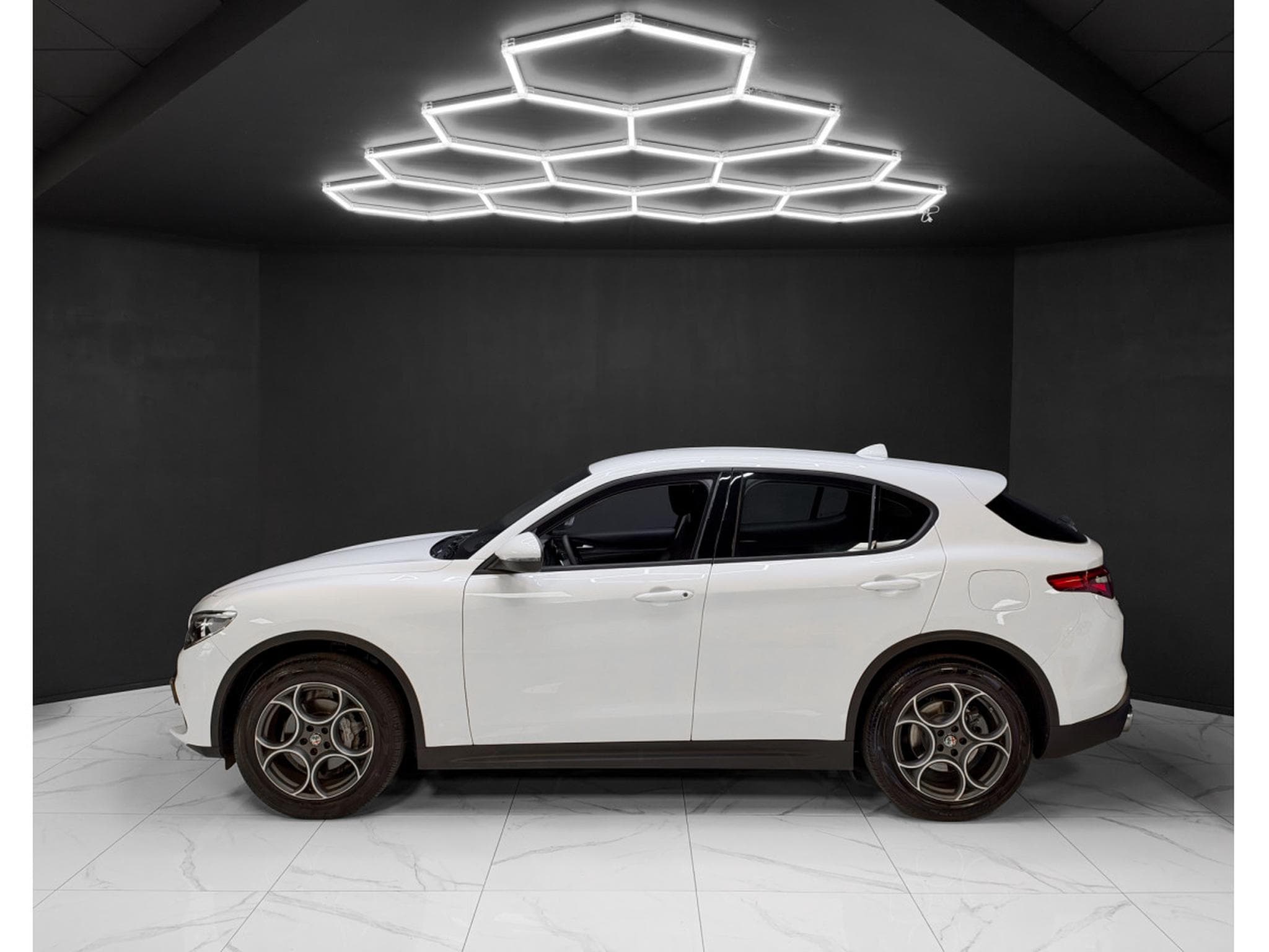 Alfa-Romeo Stelvio Q4 2.0 Turbo AWD (2018) - Photo 2