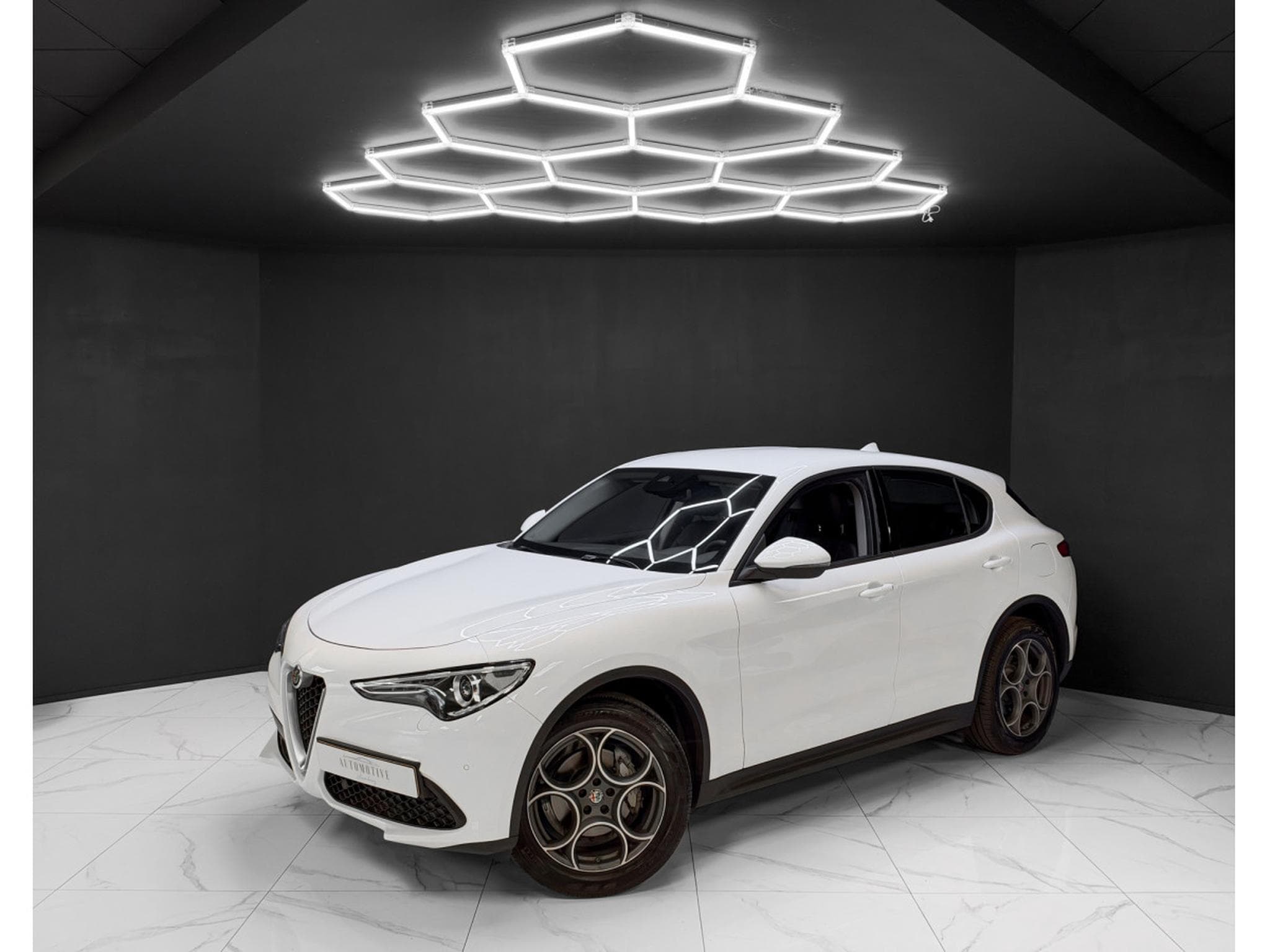 Alfa-Romeo Stelvio Q4 2.0 Turbo AWD (2018) - Photo 1