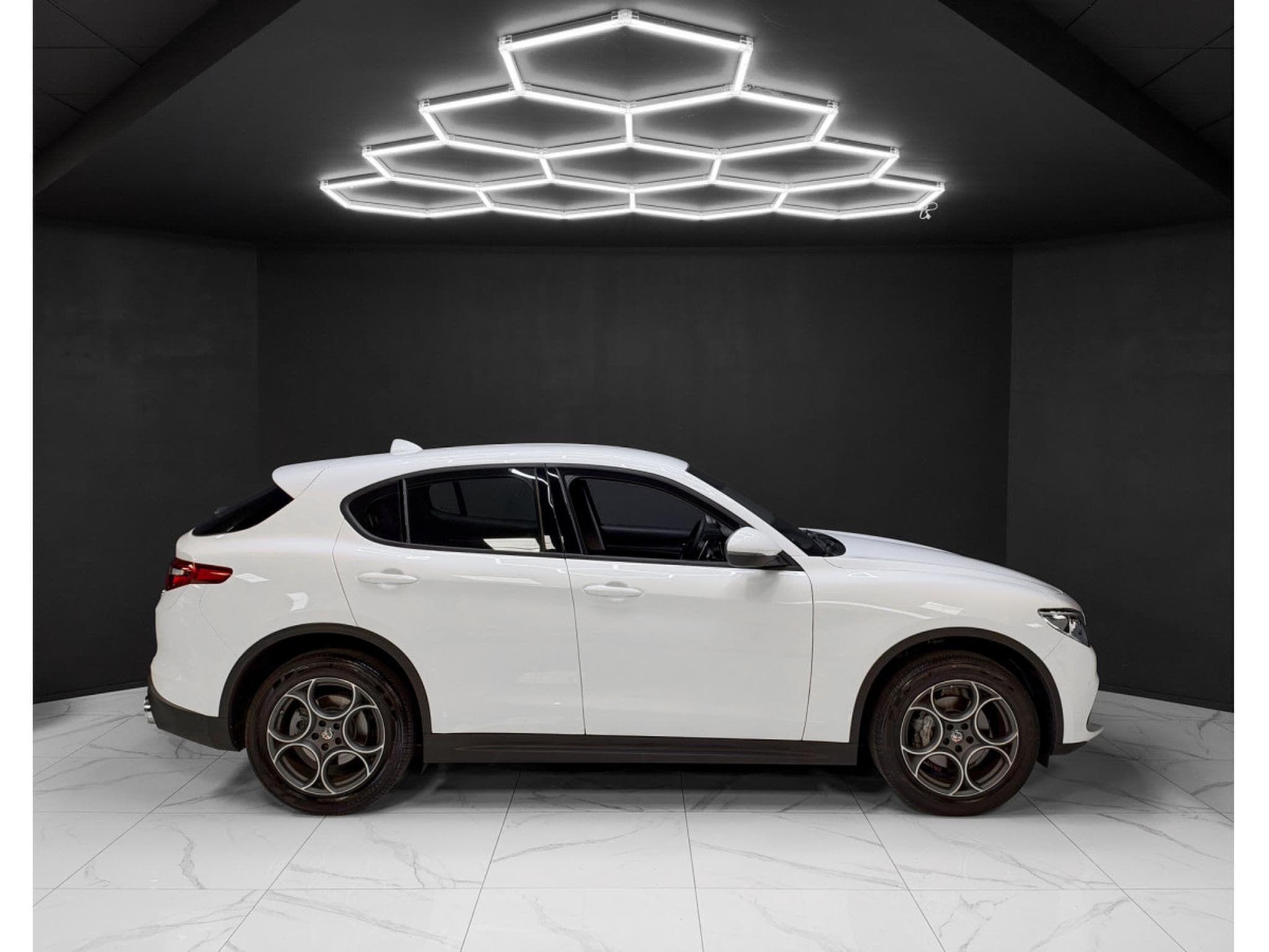 Alfa-Romeo Stelvio Q4 2.0 Turbo AWD (2018) - Photo 6