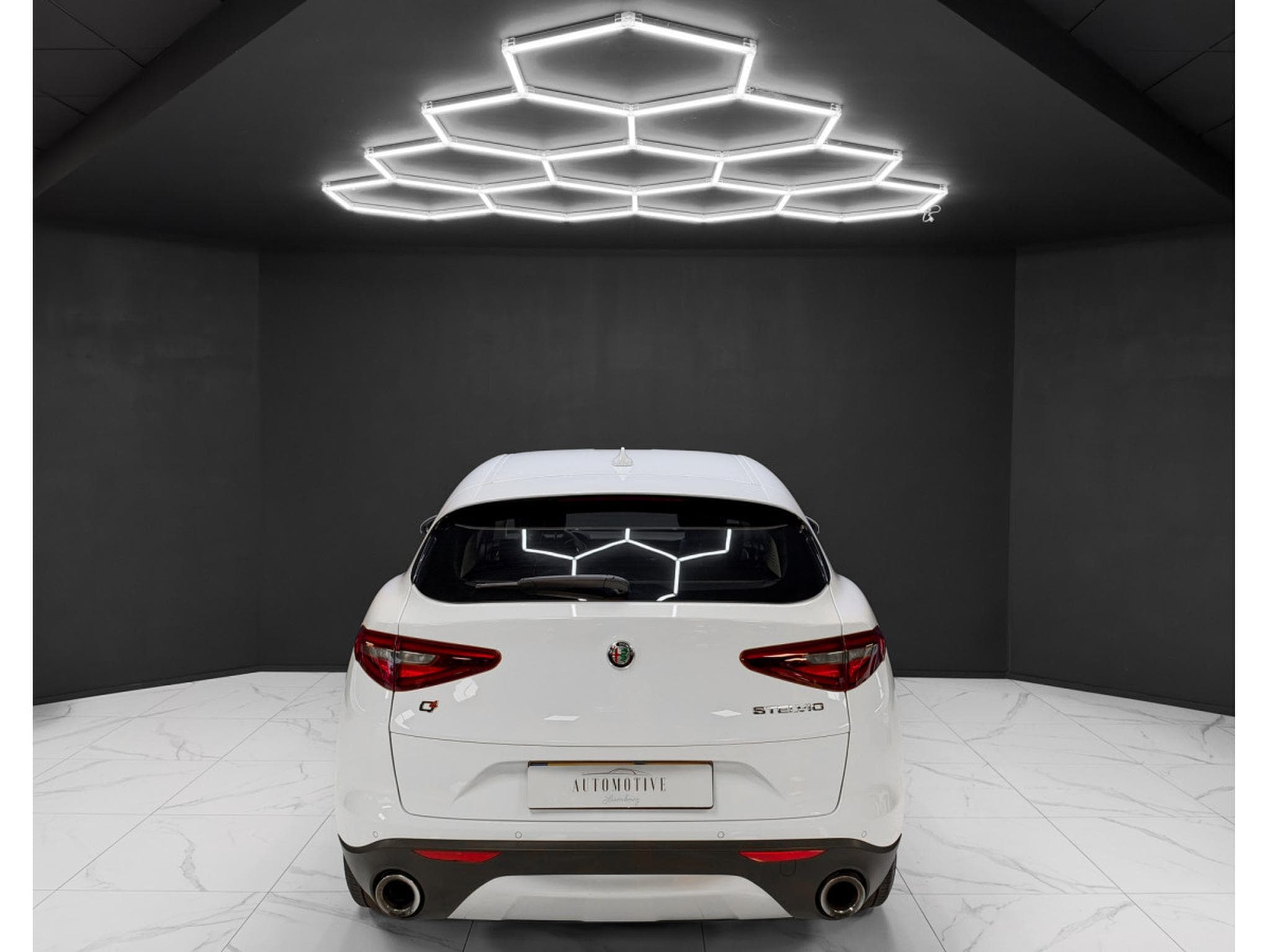 Alfa-Romeo Stelvio Q4 2.0 Turbo AWD (2018) - Photo 4