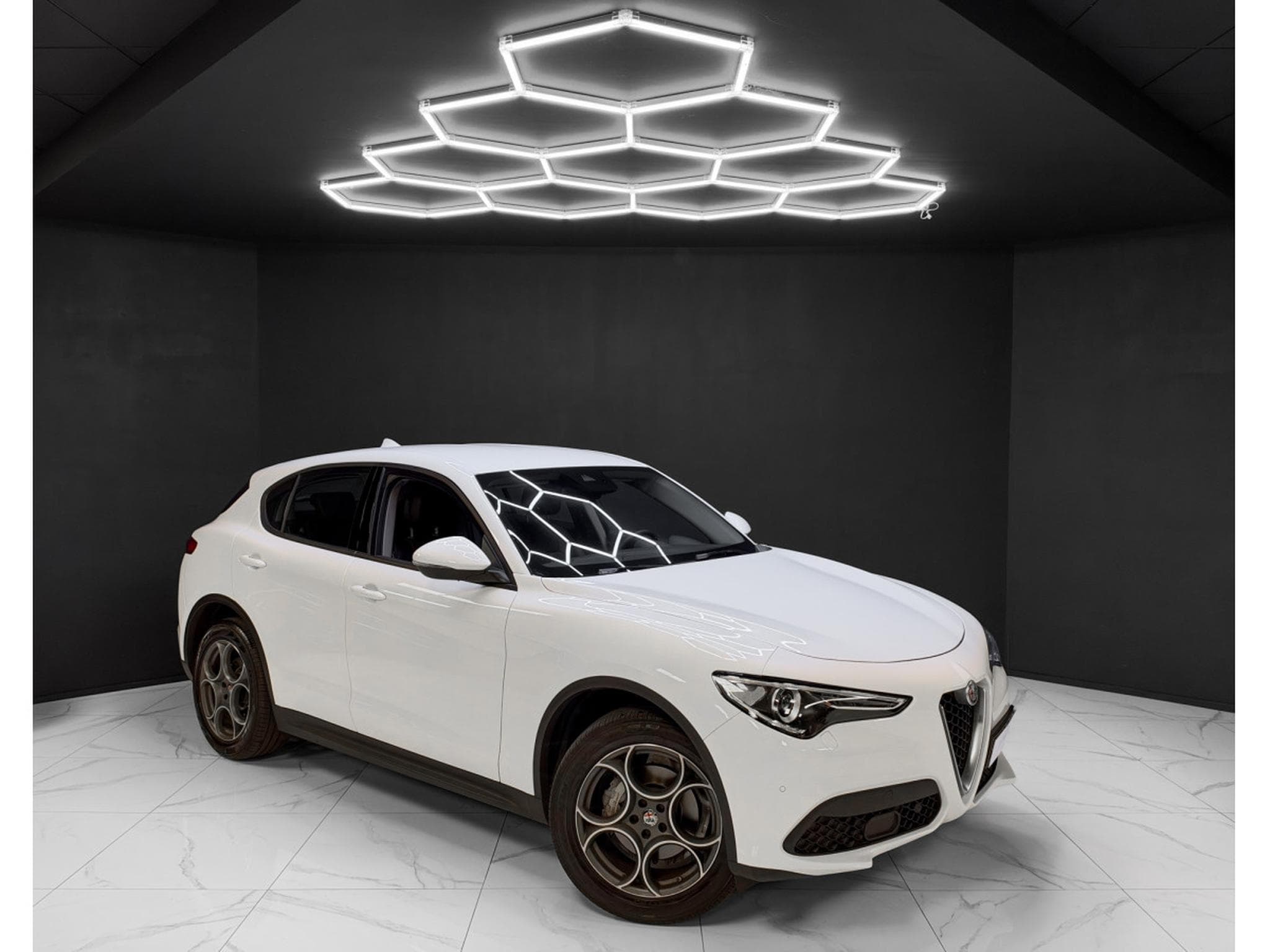 Alfa-Romeo Stelvio Q4 2.0 Turbo AWD (2018) - Photo 7