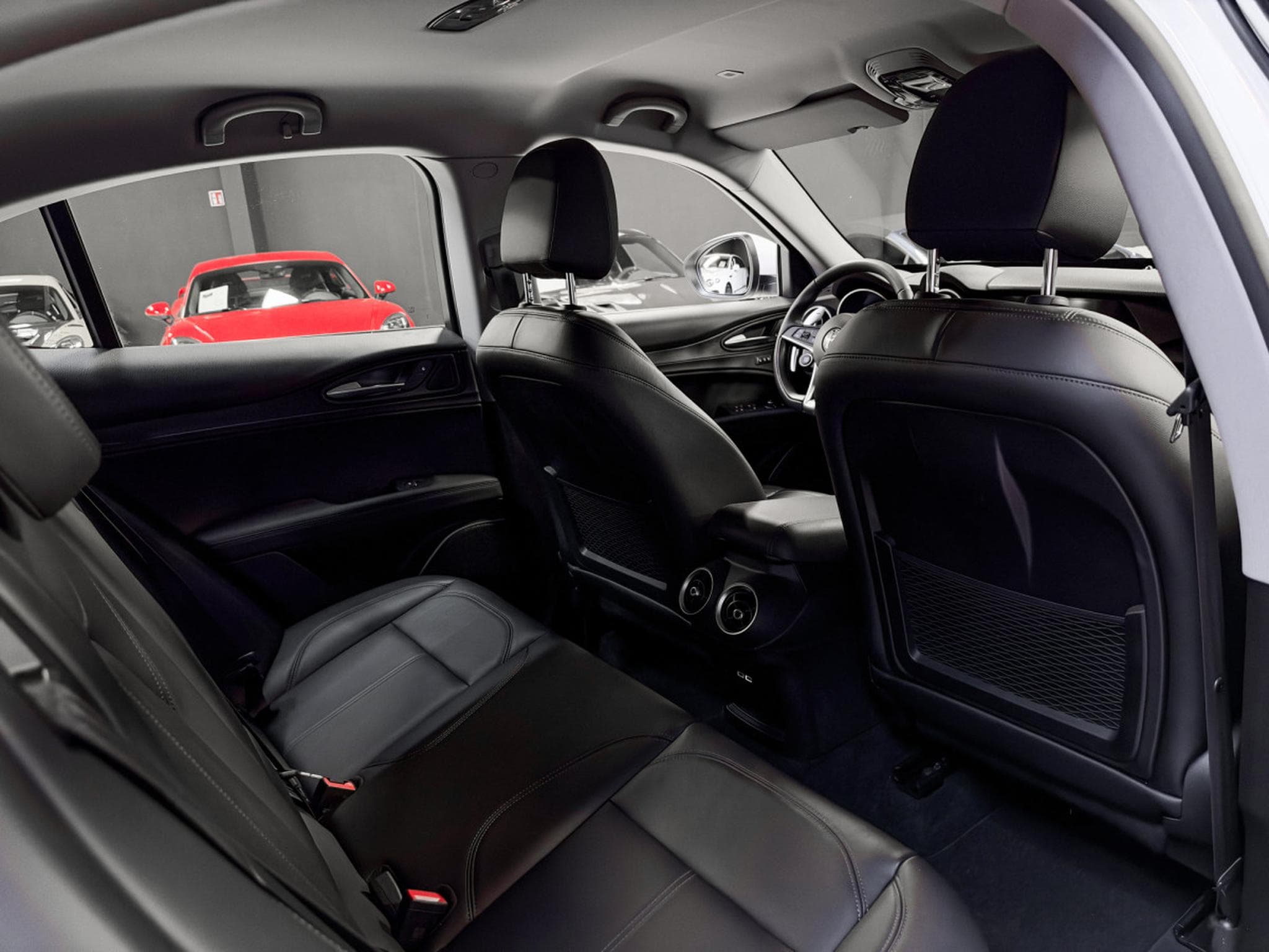 Alfa-Romeo Stelvio Q4 2.0 Turbo AWD (2018) - Photo 13