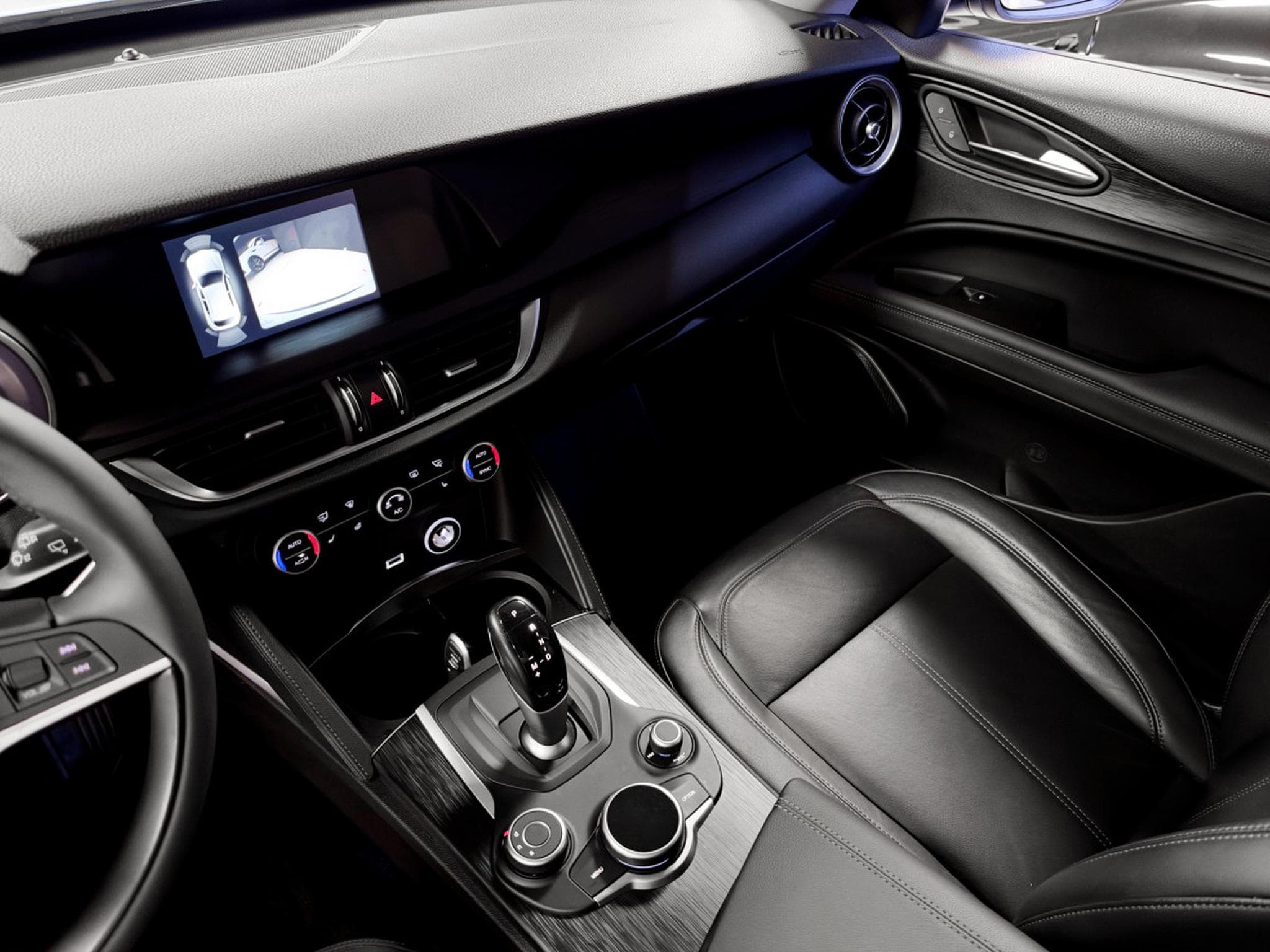 Alfa-Romeo Stelvio Q4 2.0 Turbo AWD (2018) - Photo 11