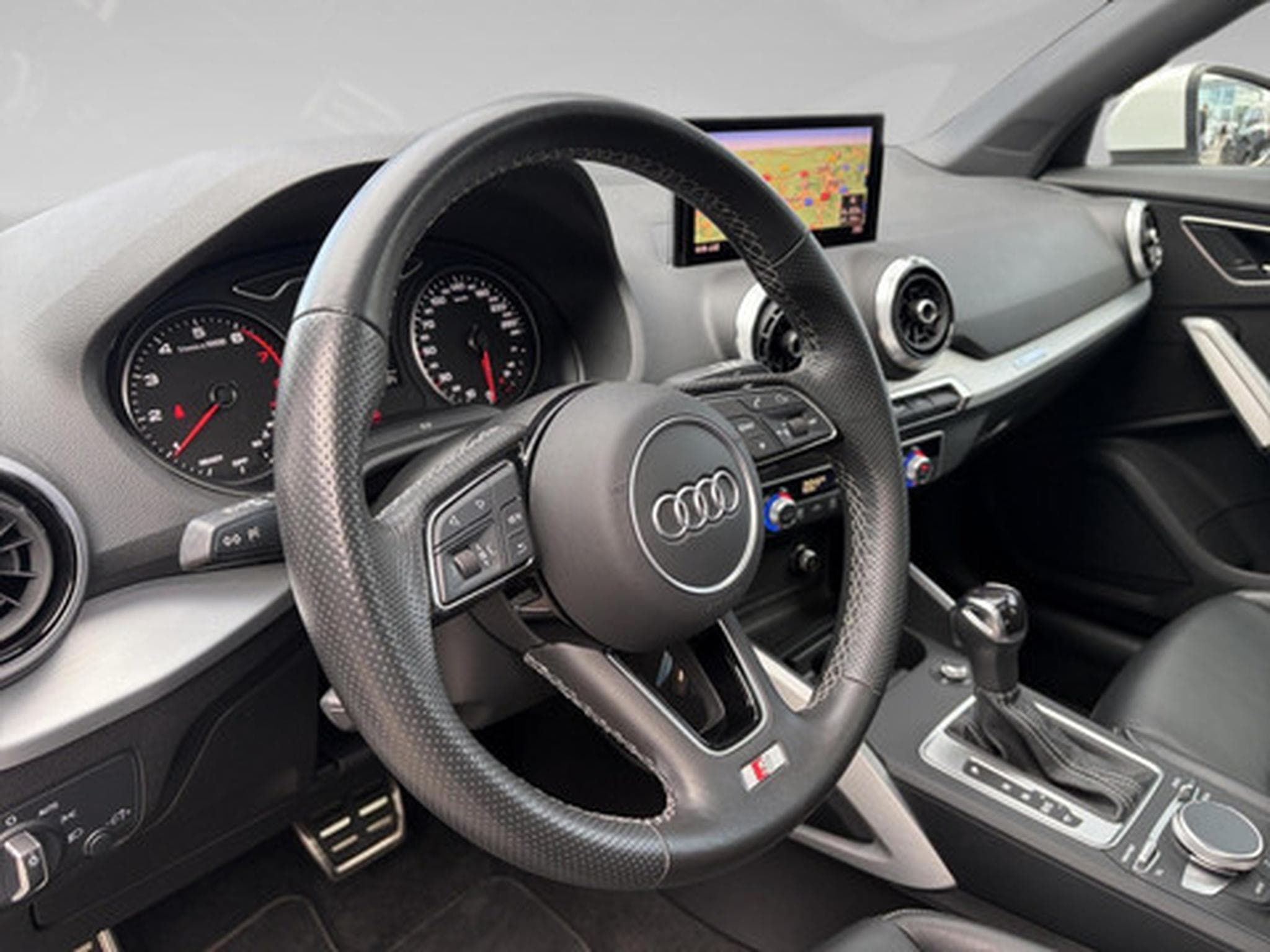 Audi Q2 1.5 35 TFSI S-LINE (2022) - Photo 8