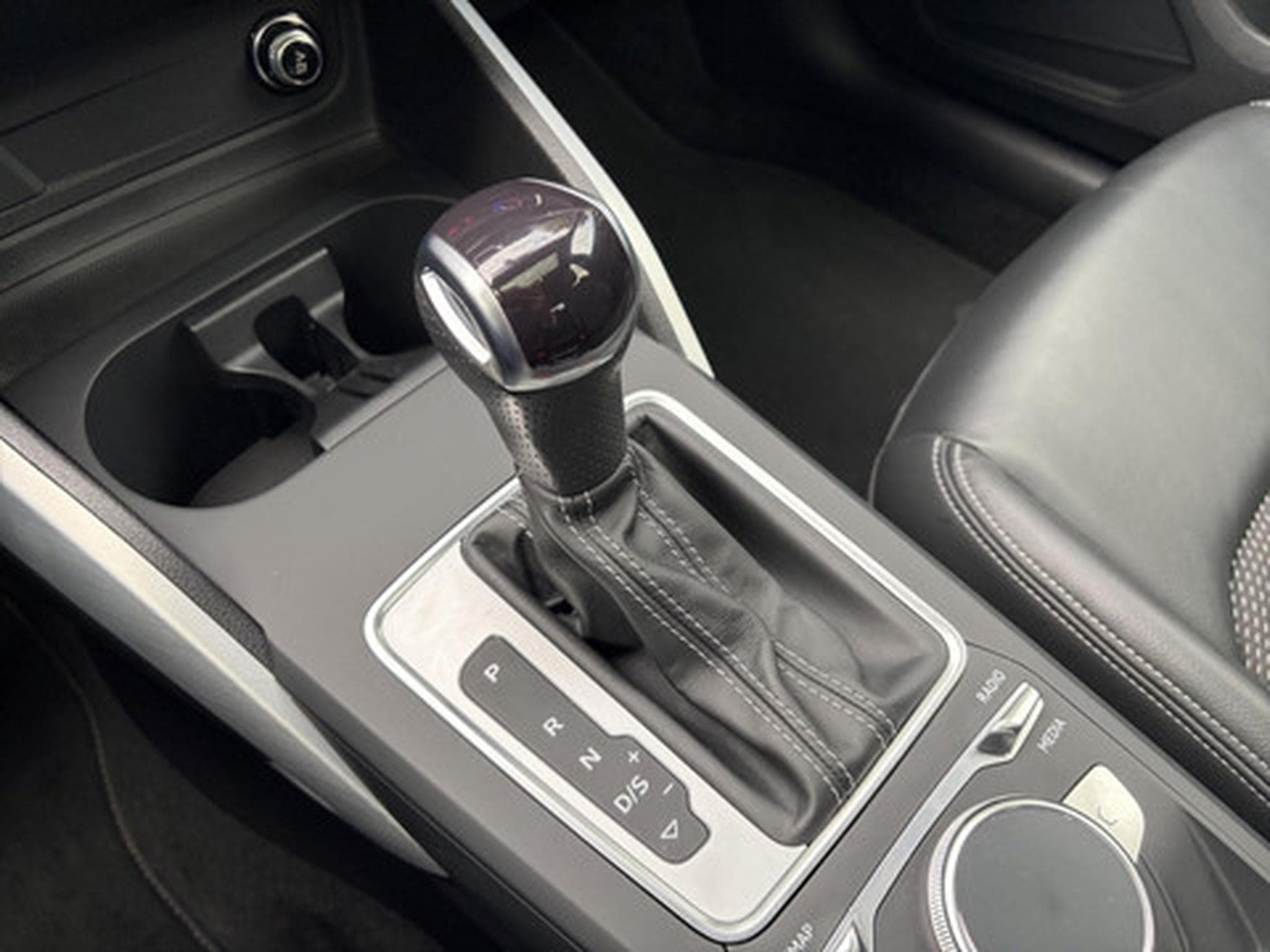 Audi Q2 1.5 35 TFSI S-LINE (2022) - Photo 10