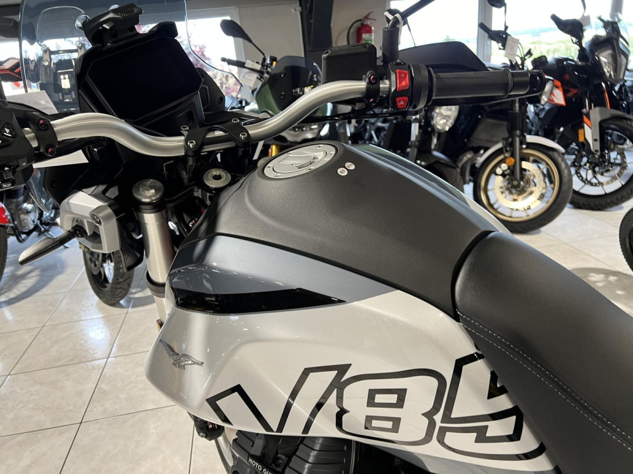 Moto Guzzi V85 TT (2026) - Foto 6