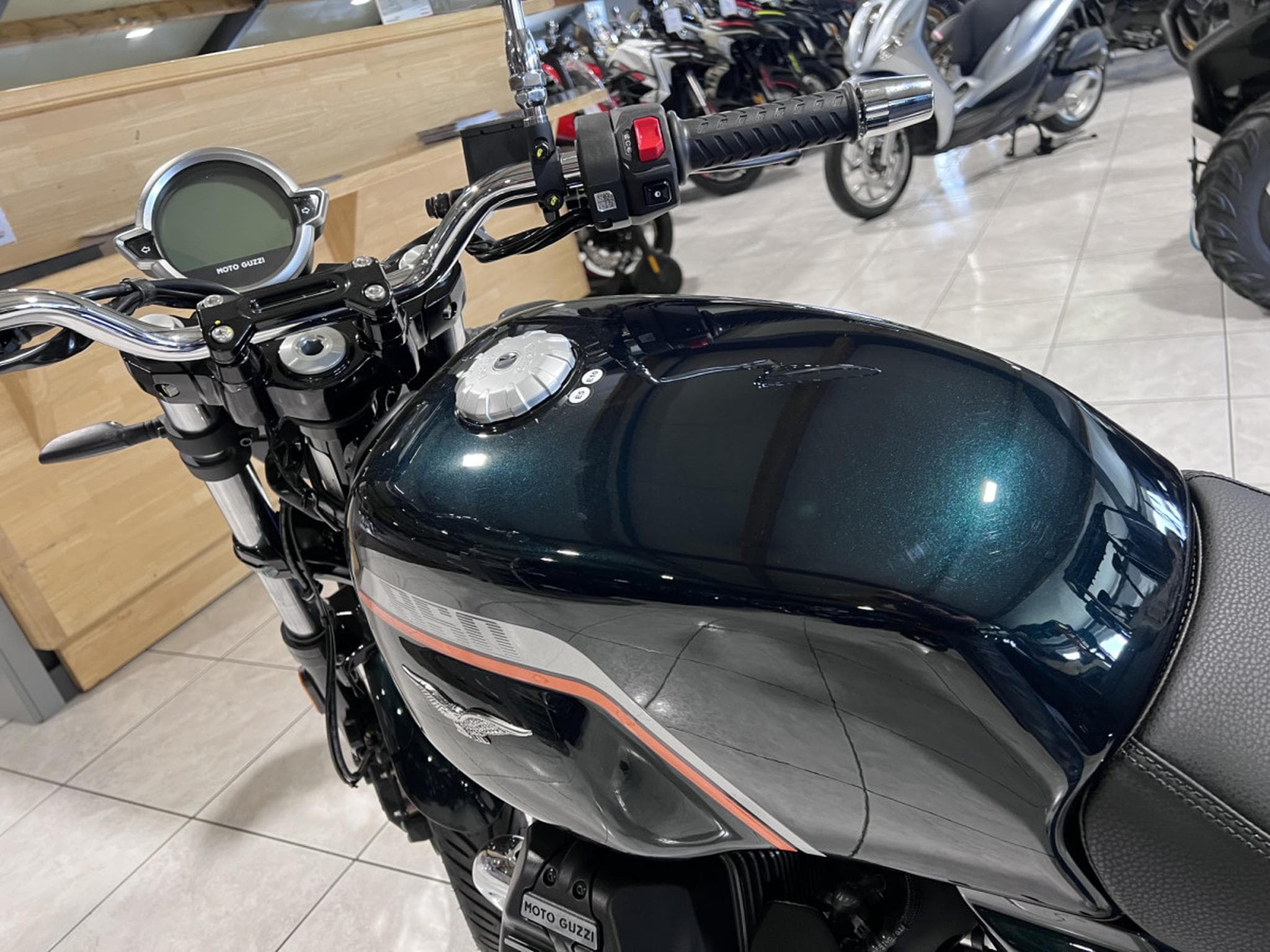 Moto Guzzi V7 SPECIAL (2026) - Photo 4