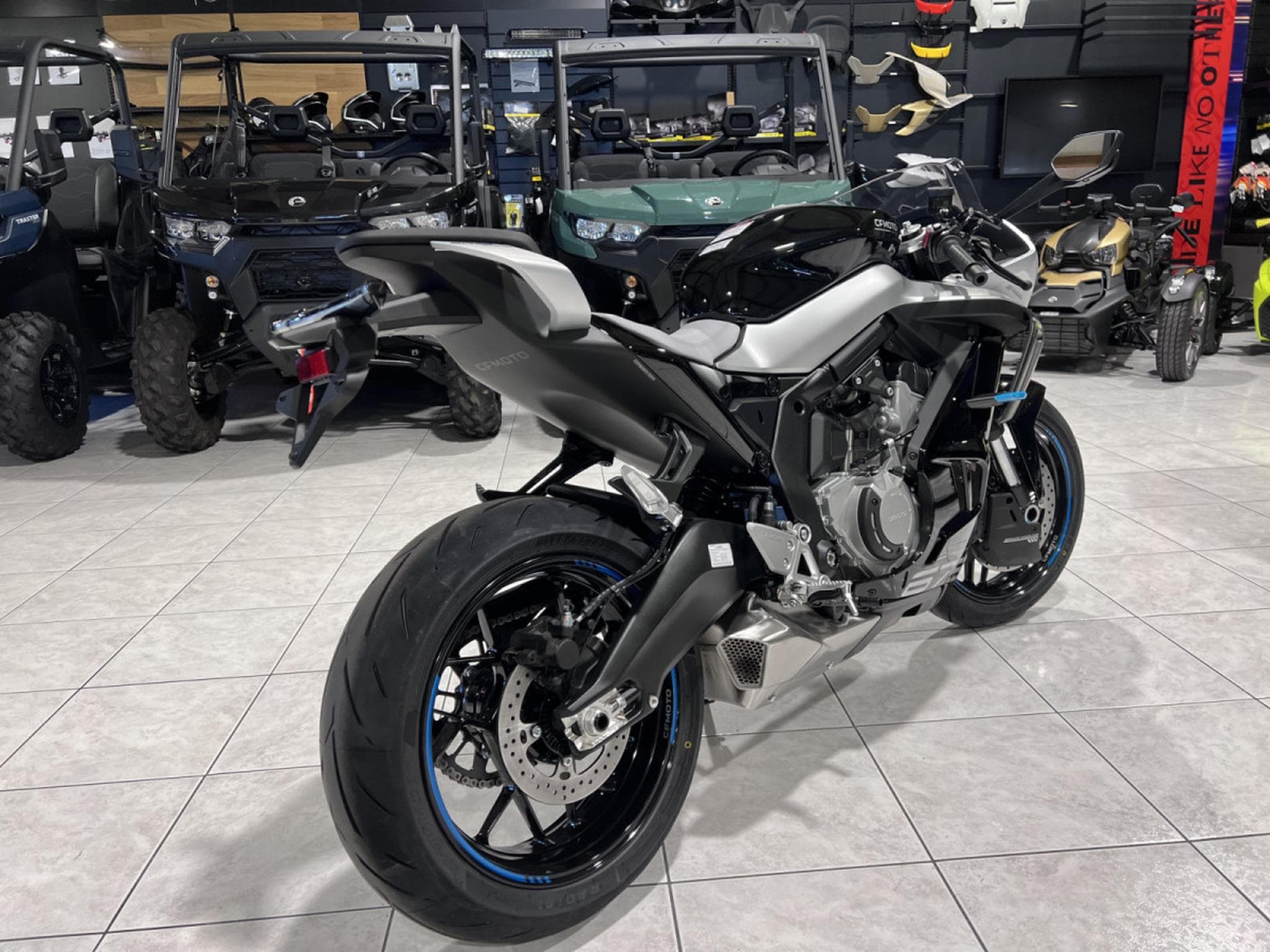 CF Moto 675 SR-R (2026) - Foto 3