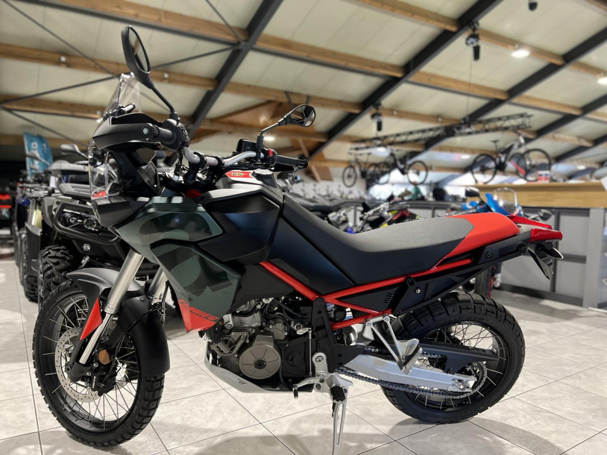 Aprilia Tuareg 660 Tornado Green disponible aussi en 35 KW (2026) - Foto 4
