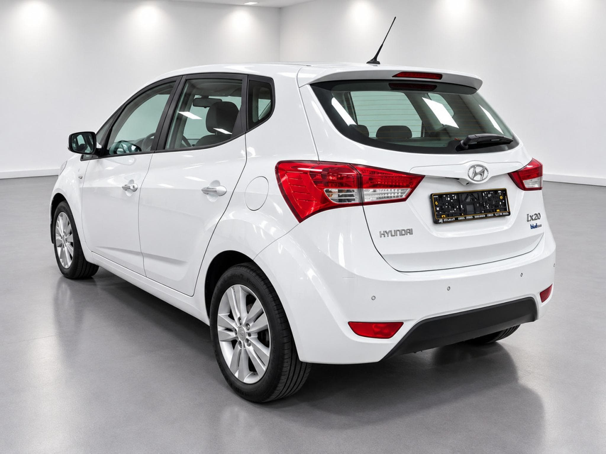 Hyundai ix20 1.4 CRDI 77 Classic blue Navi Pdc Cruise (2011) - Photo 3