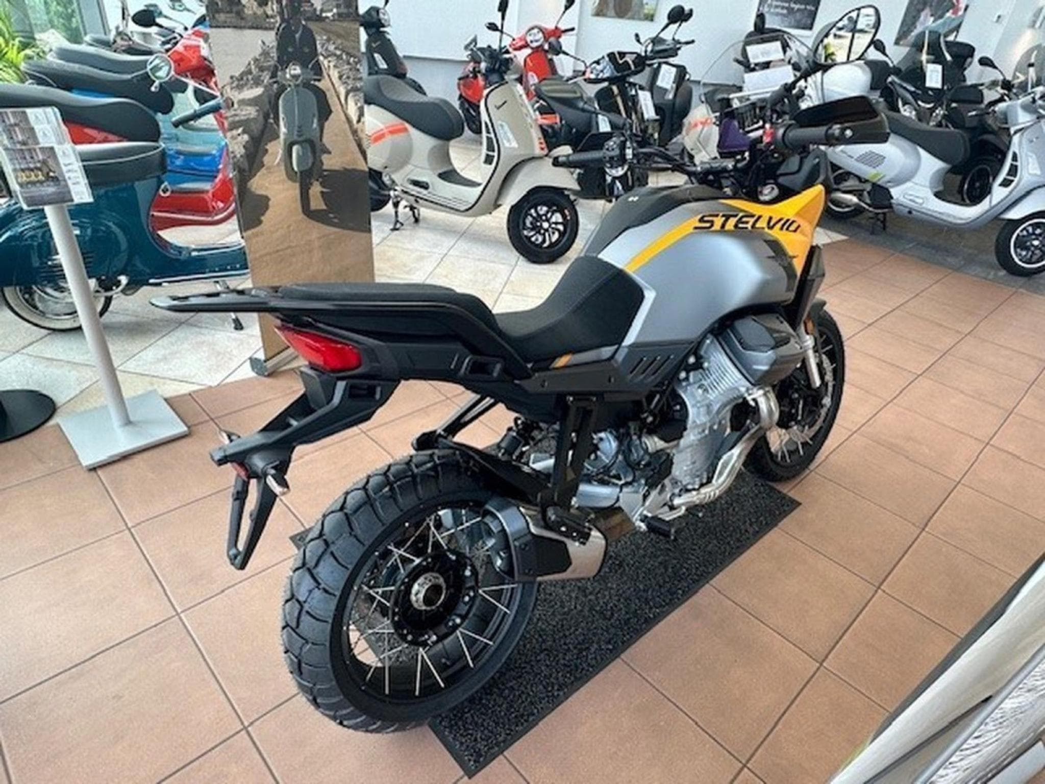 Moto Guzzi Stelvio PFF (2026) - Foto 4