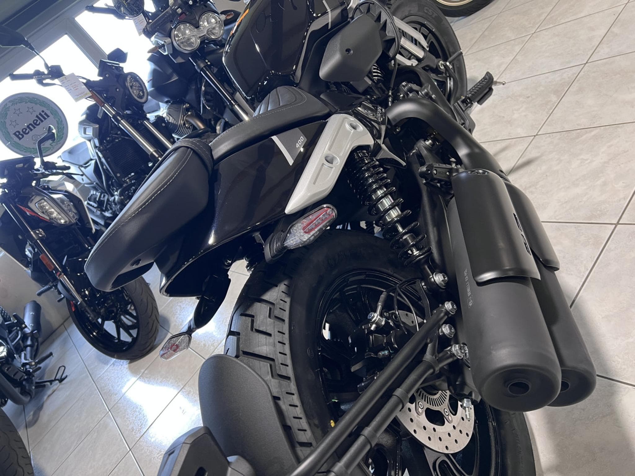 Benelli Leoncino BOBBER V-TWIN 400 (2026) - Foto 5
