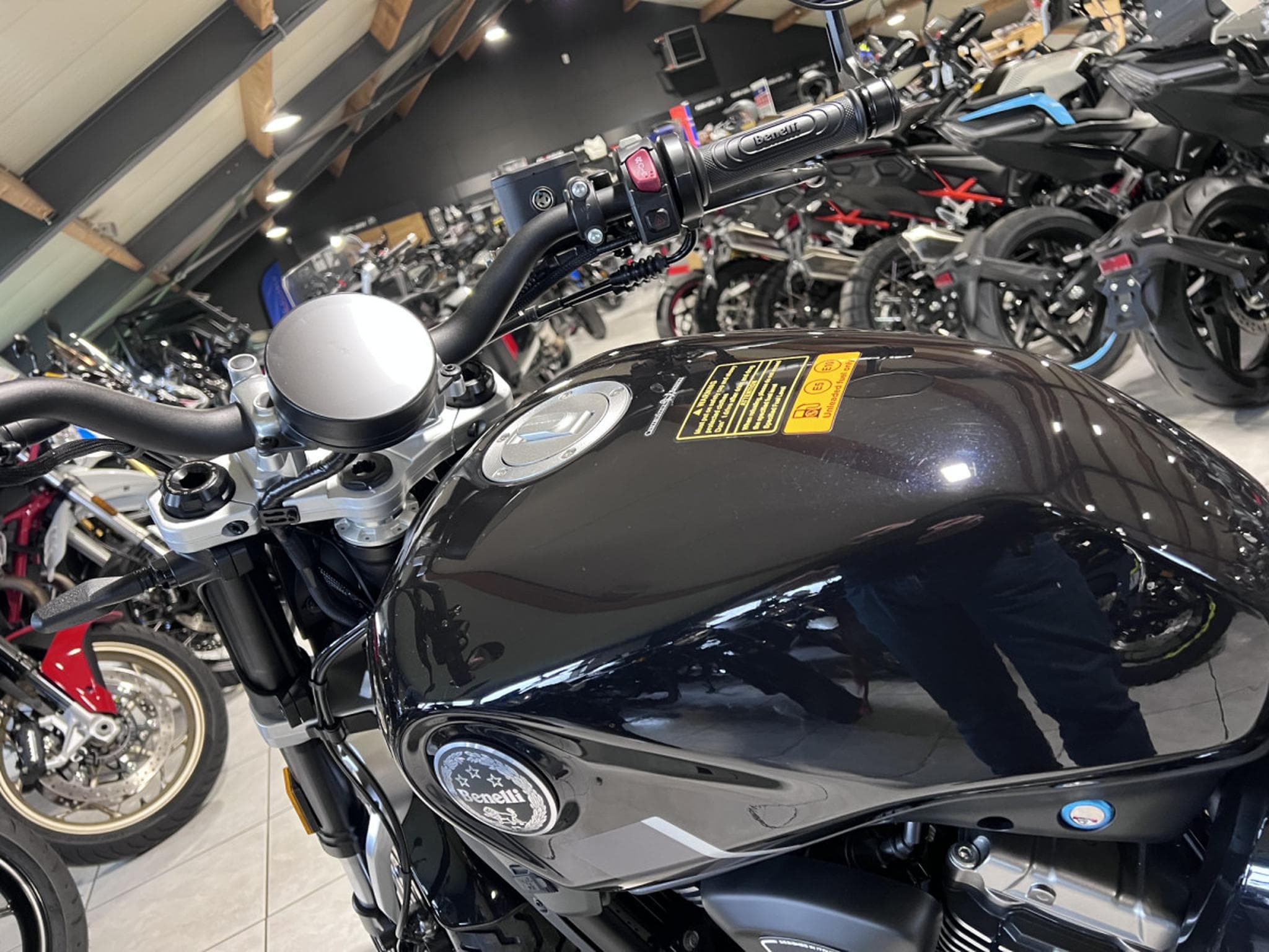 Benelli Leoncino BOBBER V-TWIN 400 (2026) - Foto 6