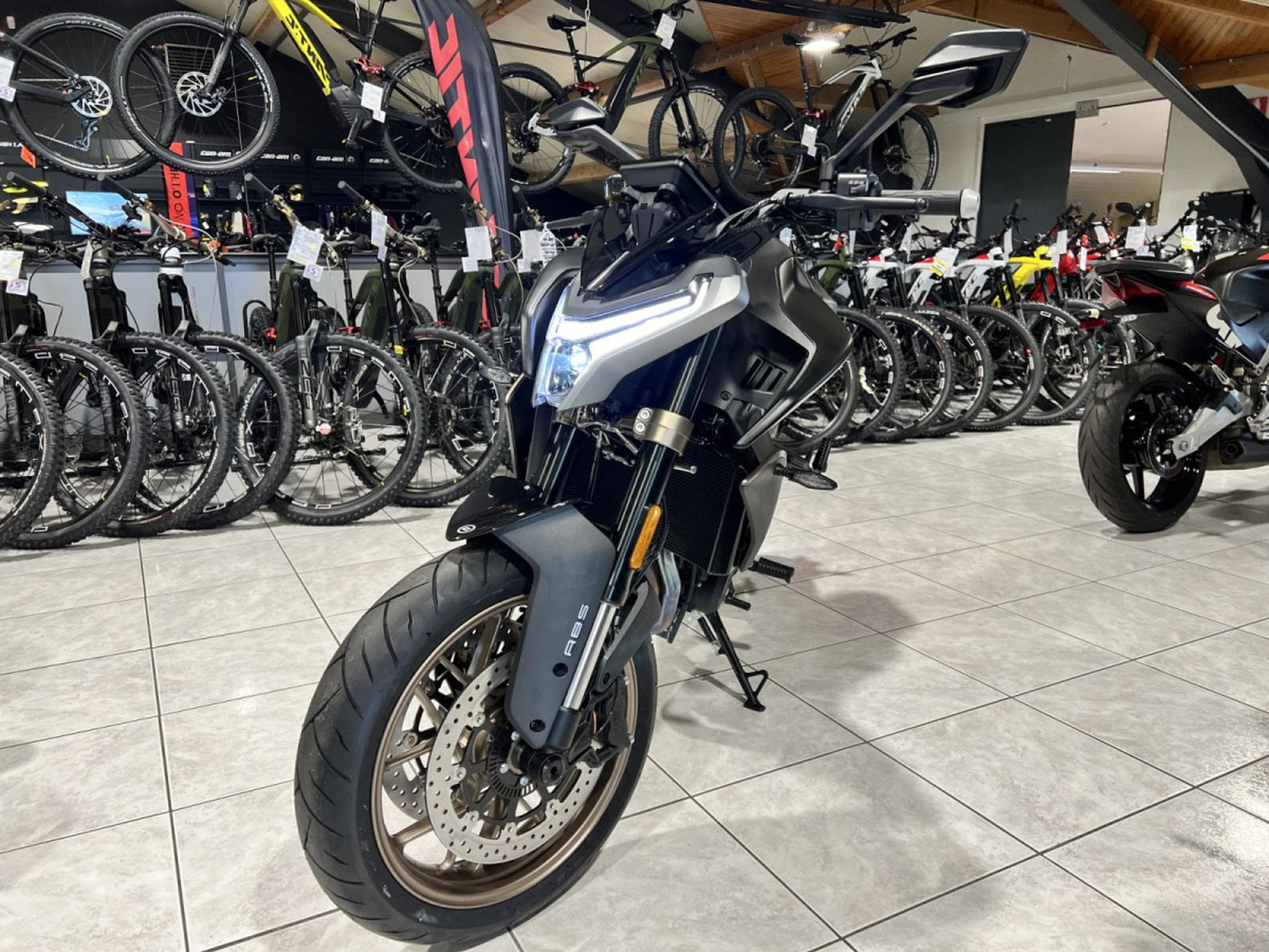 CF Moto 800 NK ADVANCED (2026) - Foto 2