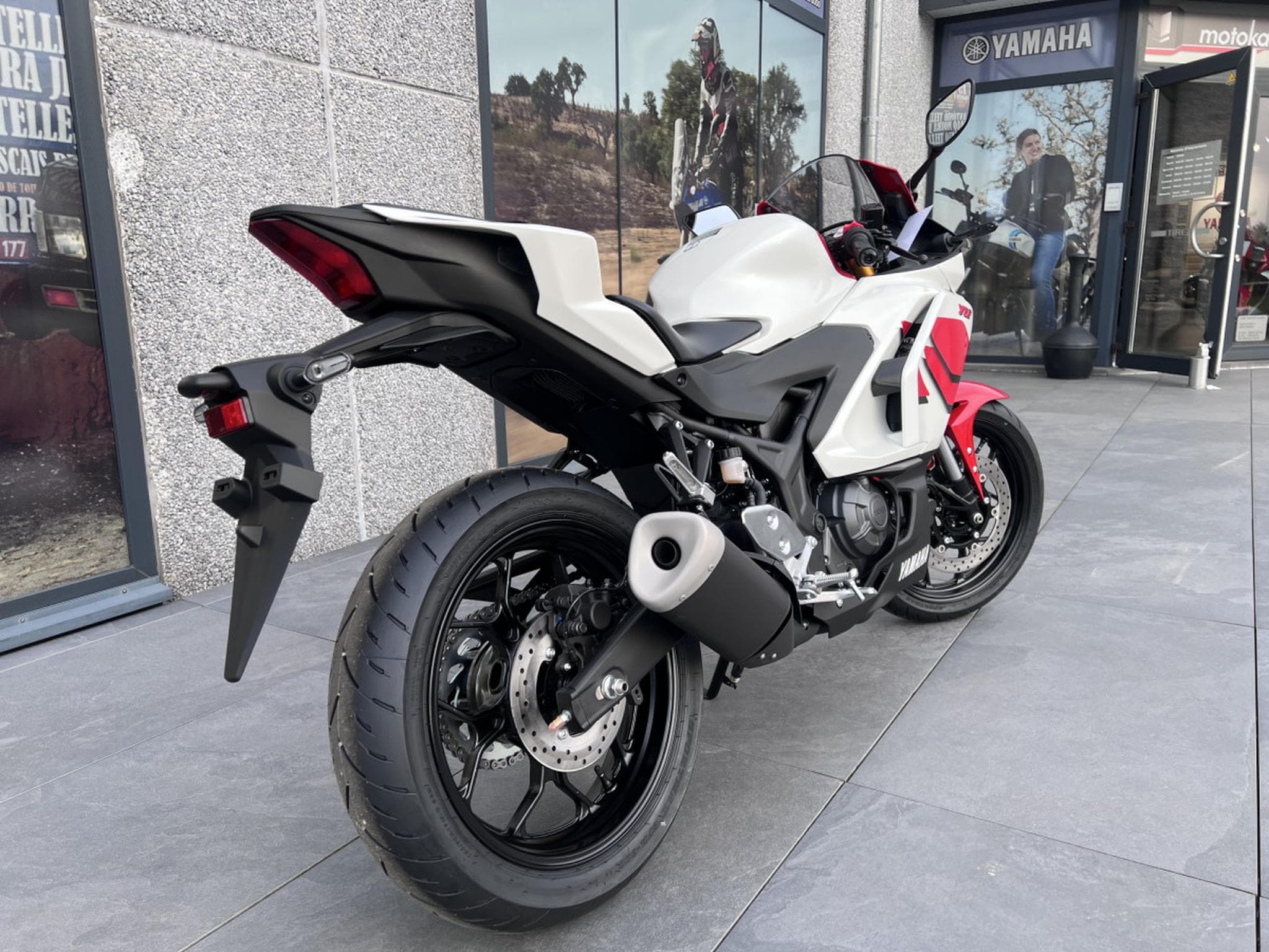 Yamaha YZF-R3 70 TH (2026) - Foto 2