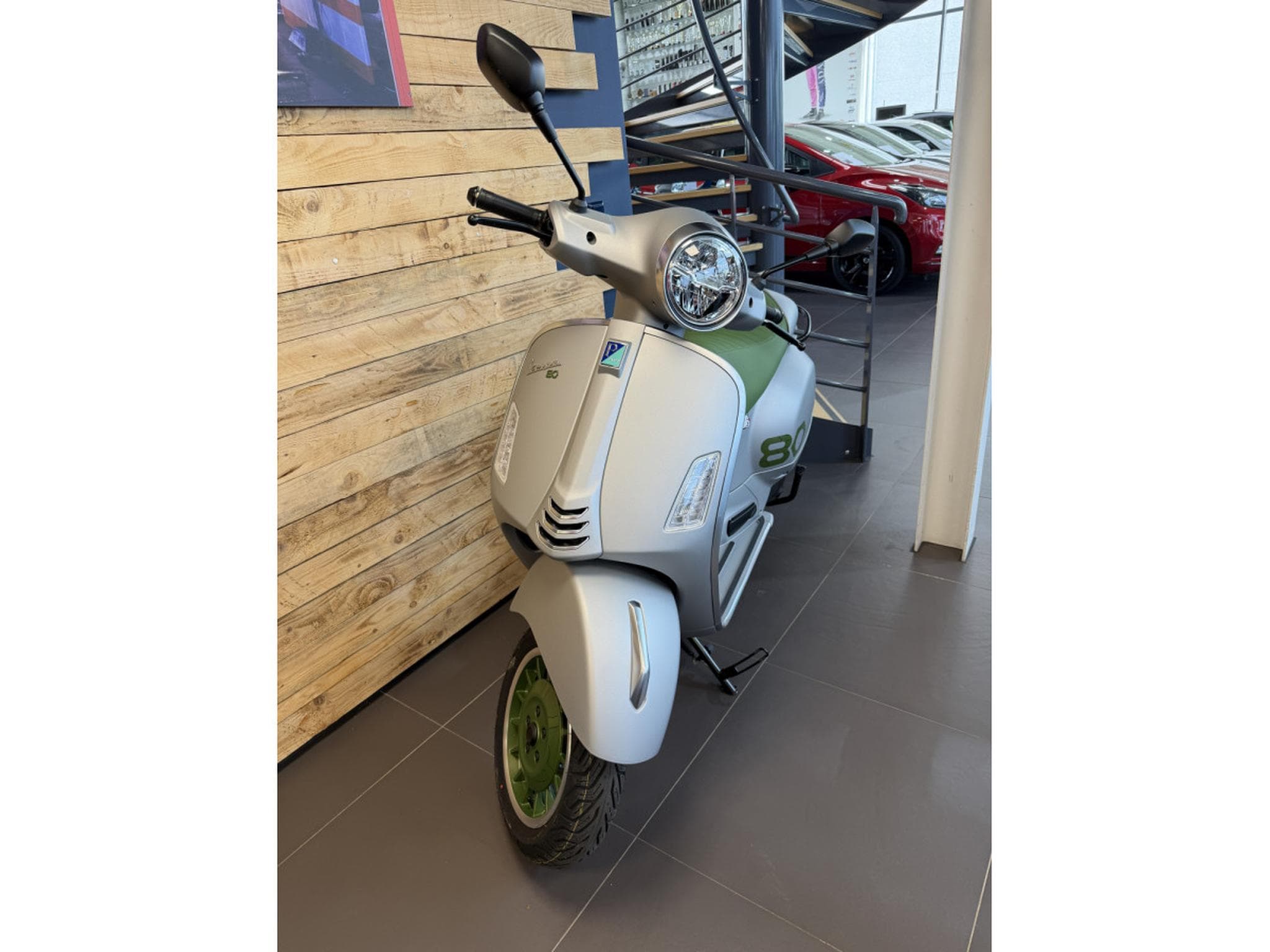 Vespa GTS 310 Ottantesimo 1 / 1946 (2026) - Foto 2