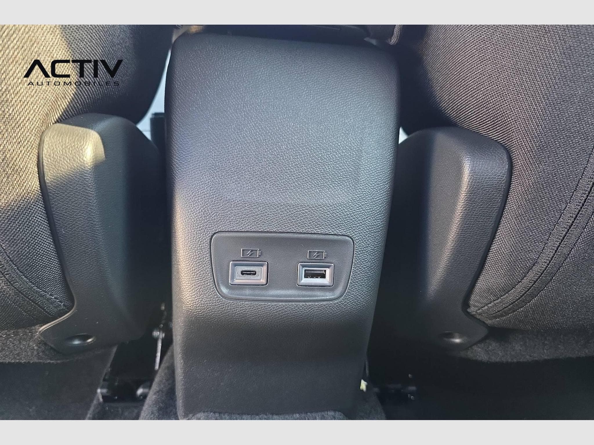 Peugeot 2008 Hybrid 145 e-DCS6 Allure (2026) - Photo 23