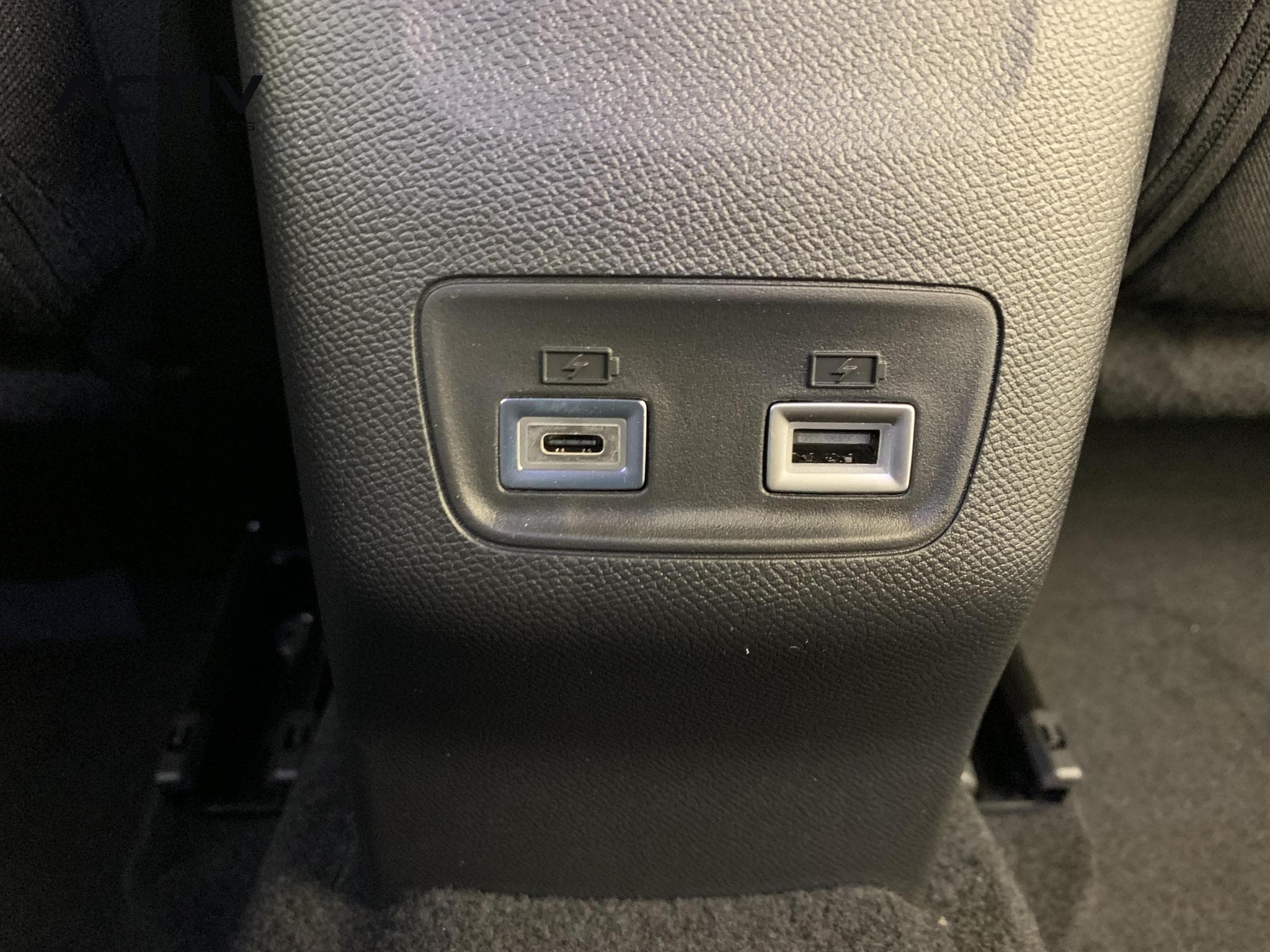 Peugeot 2008 Hybrid 145 e-DCS6 Allure (2026) - Photo 22