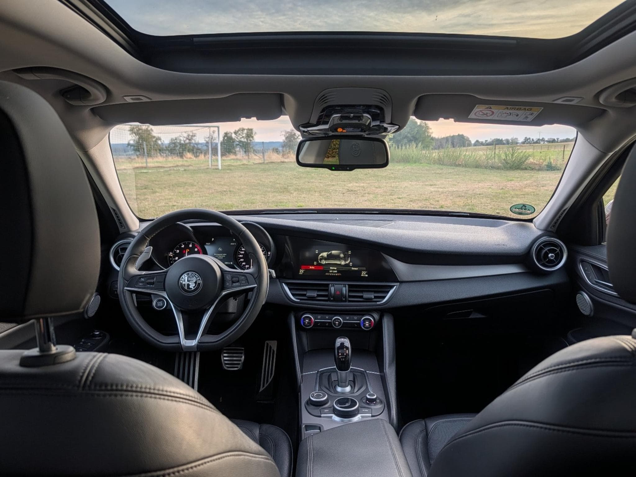 Alfa-Romeo Giulia Super 2.0 turbo 200 PS (2017) - Photo 9