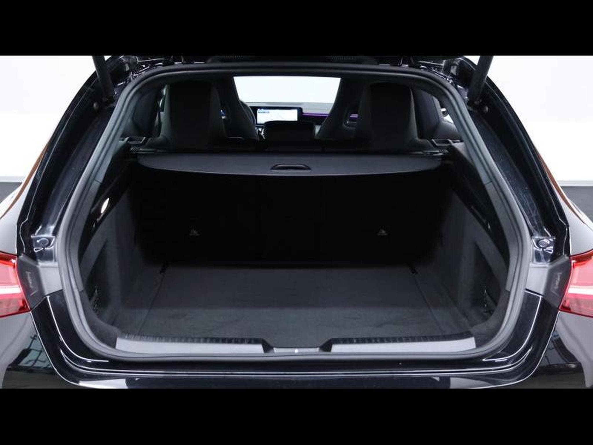 Mercedes CLA 200 d shooting brake AMG Line 8G DCT (2023) - Foto 8