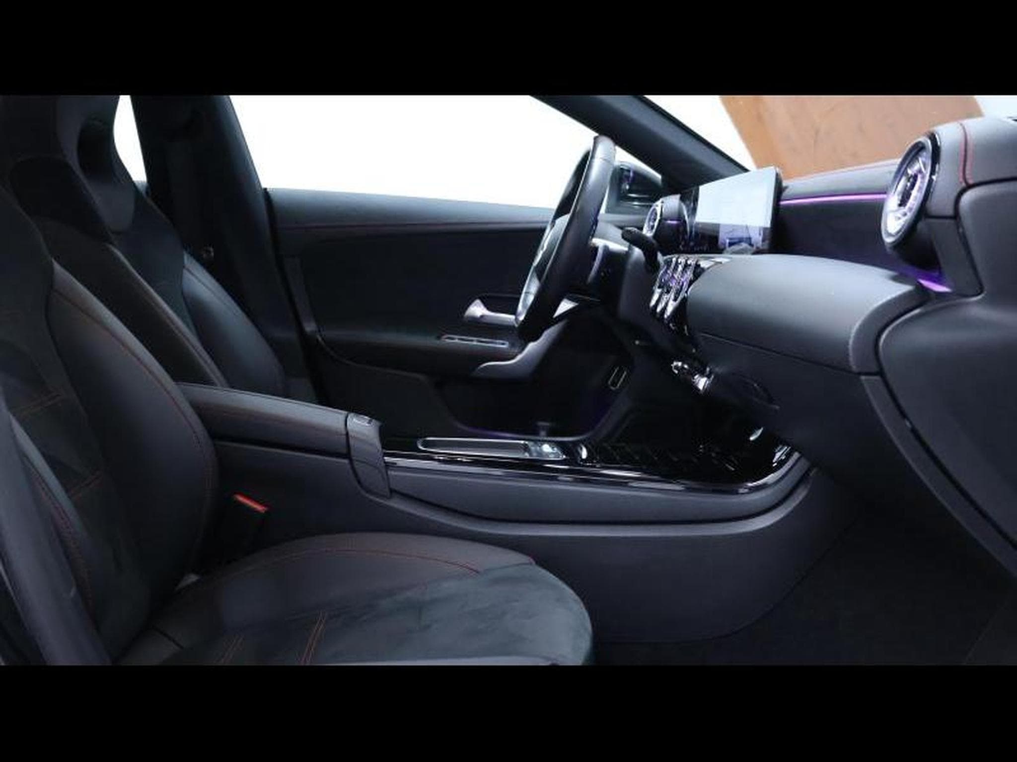 Mercedes CLA 200 d shooting brake AMG Line 8G DCT (2023) - Foto 12