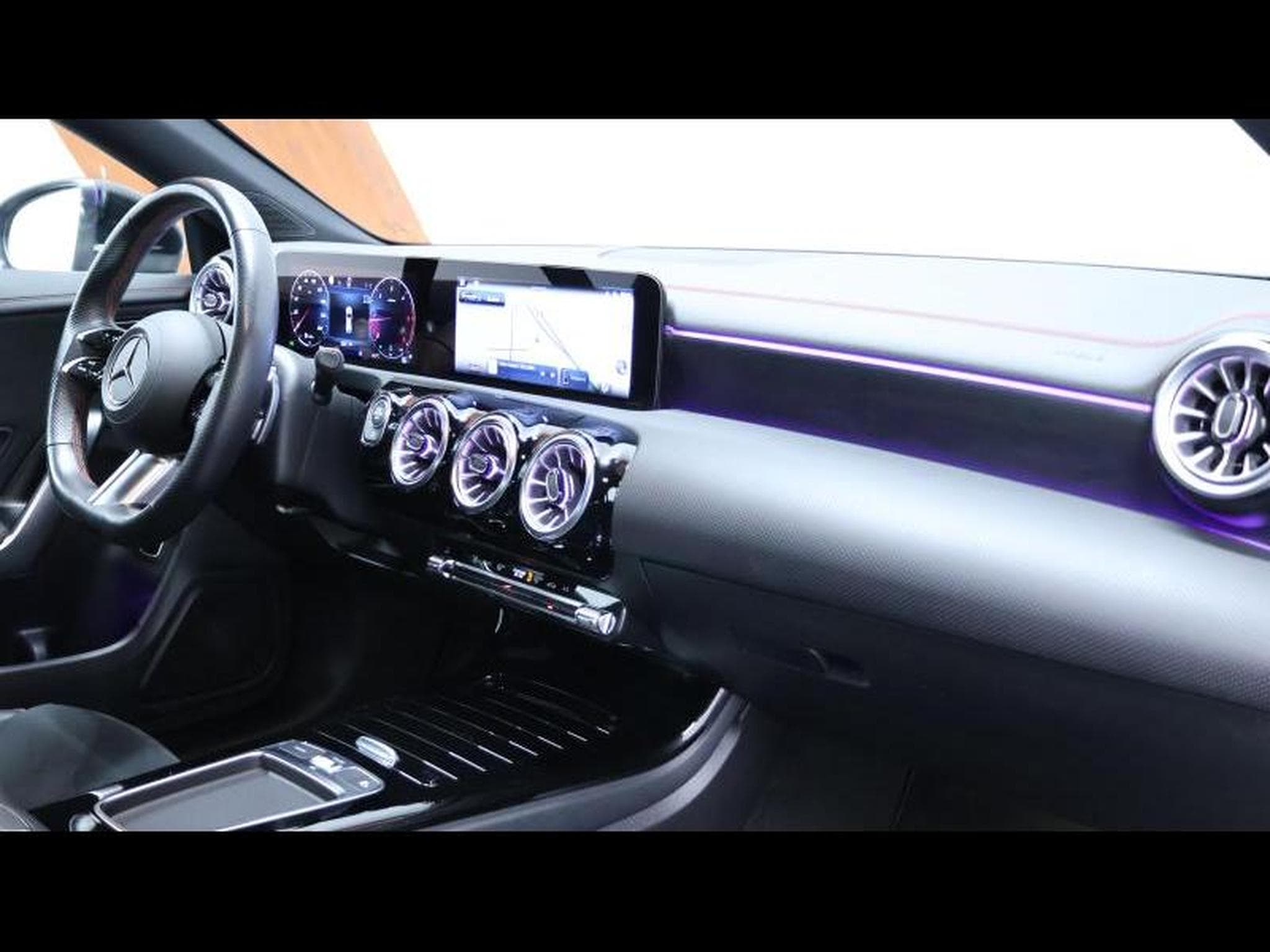 Mercedes CLA 200 d shooting brake AMG Line 8G DCT (2023) - Foto 22