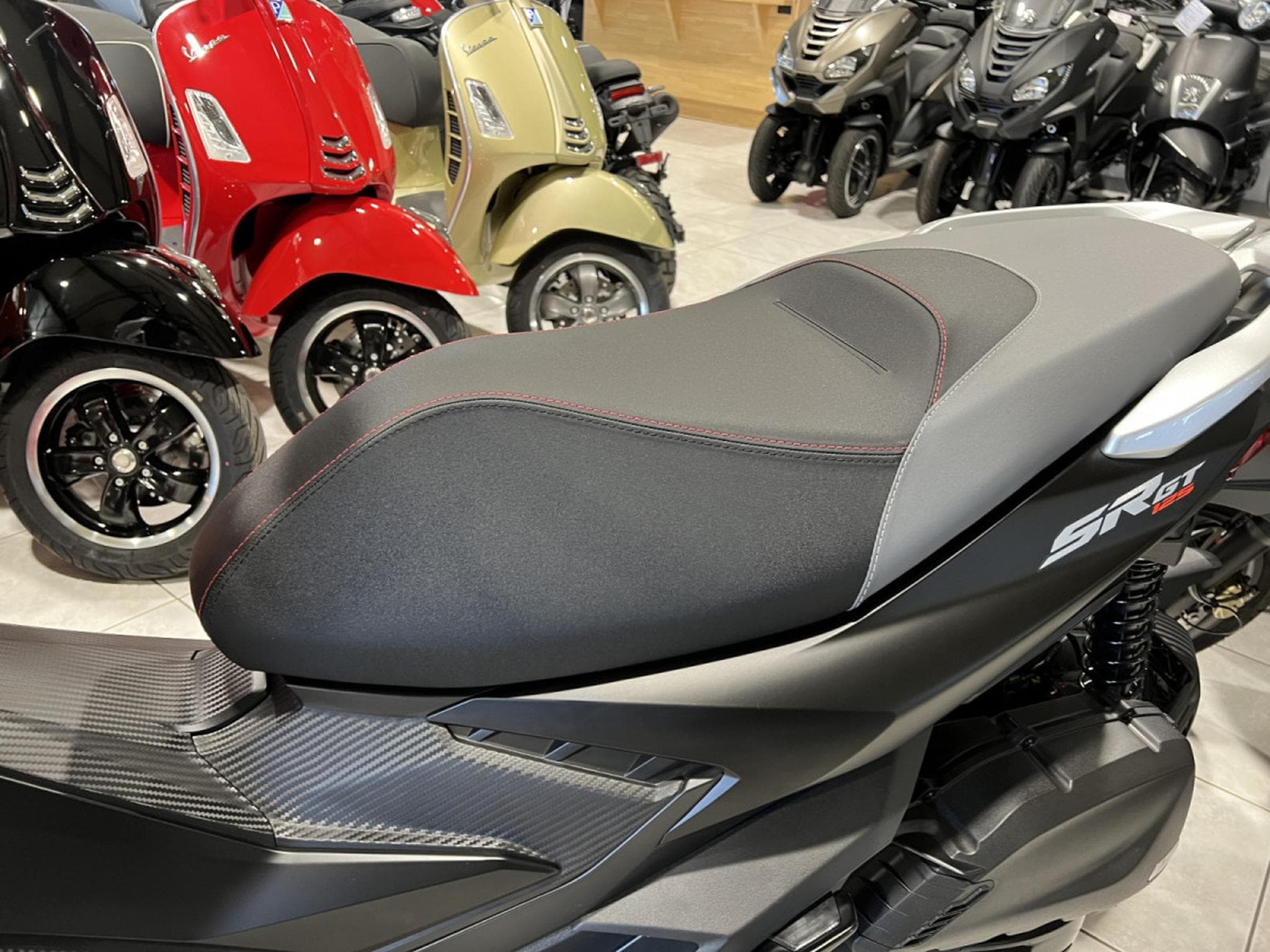 Aprilia SR GT SPORT GREY BLACK (2026) - Foto 6