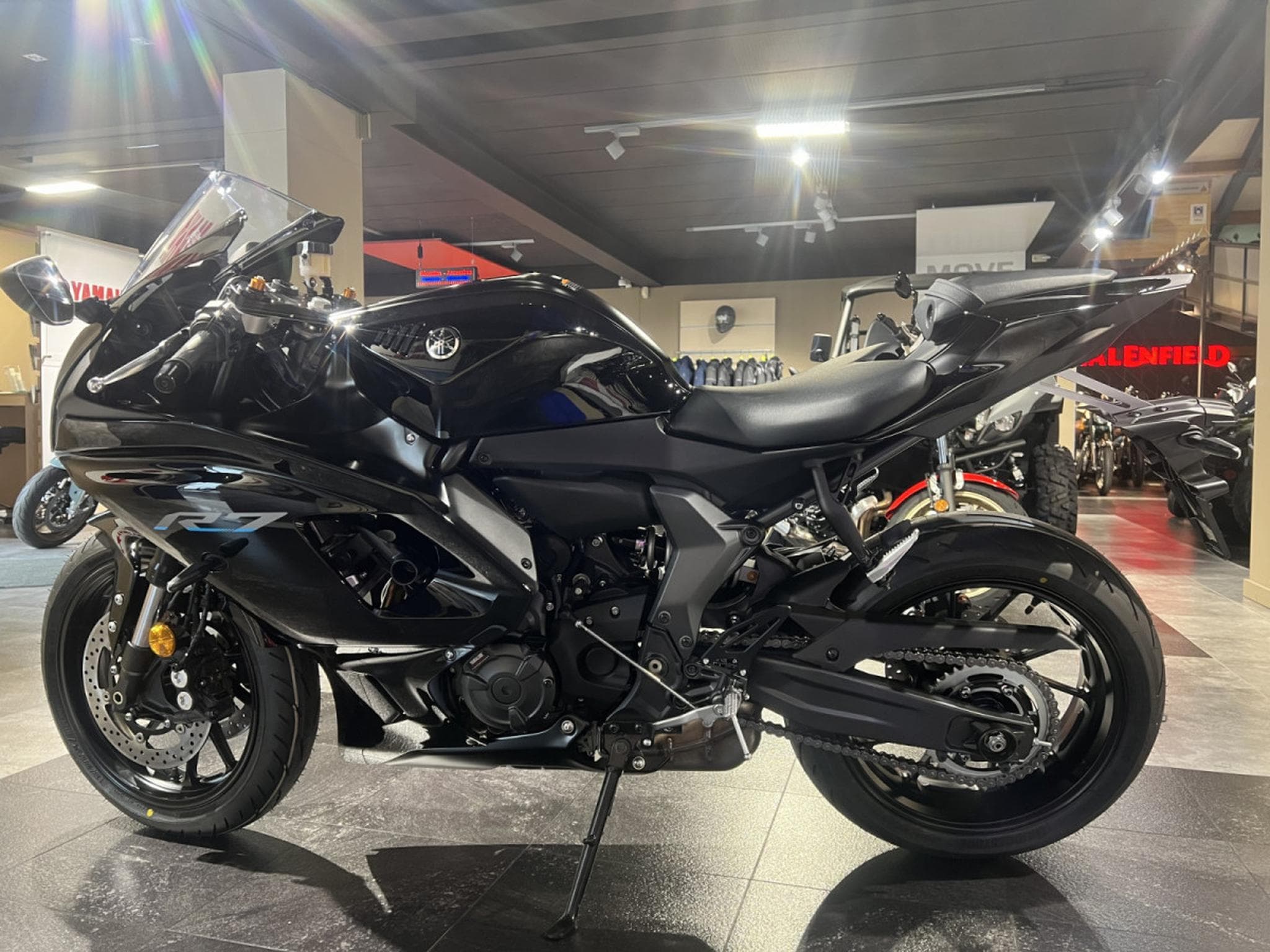 Yamaha R7 (2026) - Photo 4