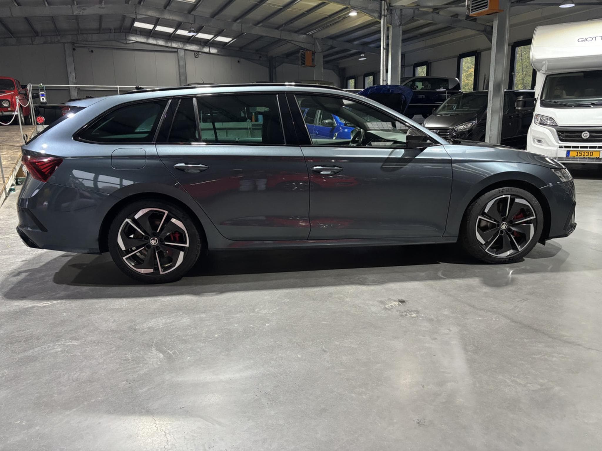 Skoda Octavia VRS 2.0 TSI 245 AT (2021) - Photo 2