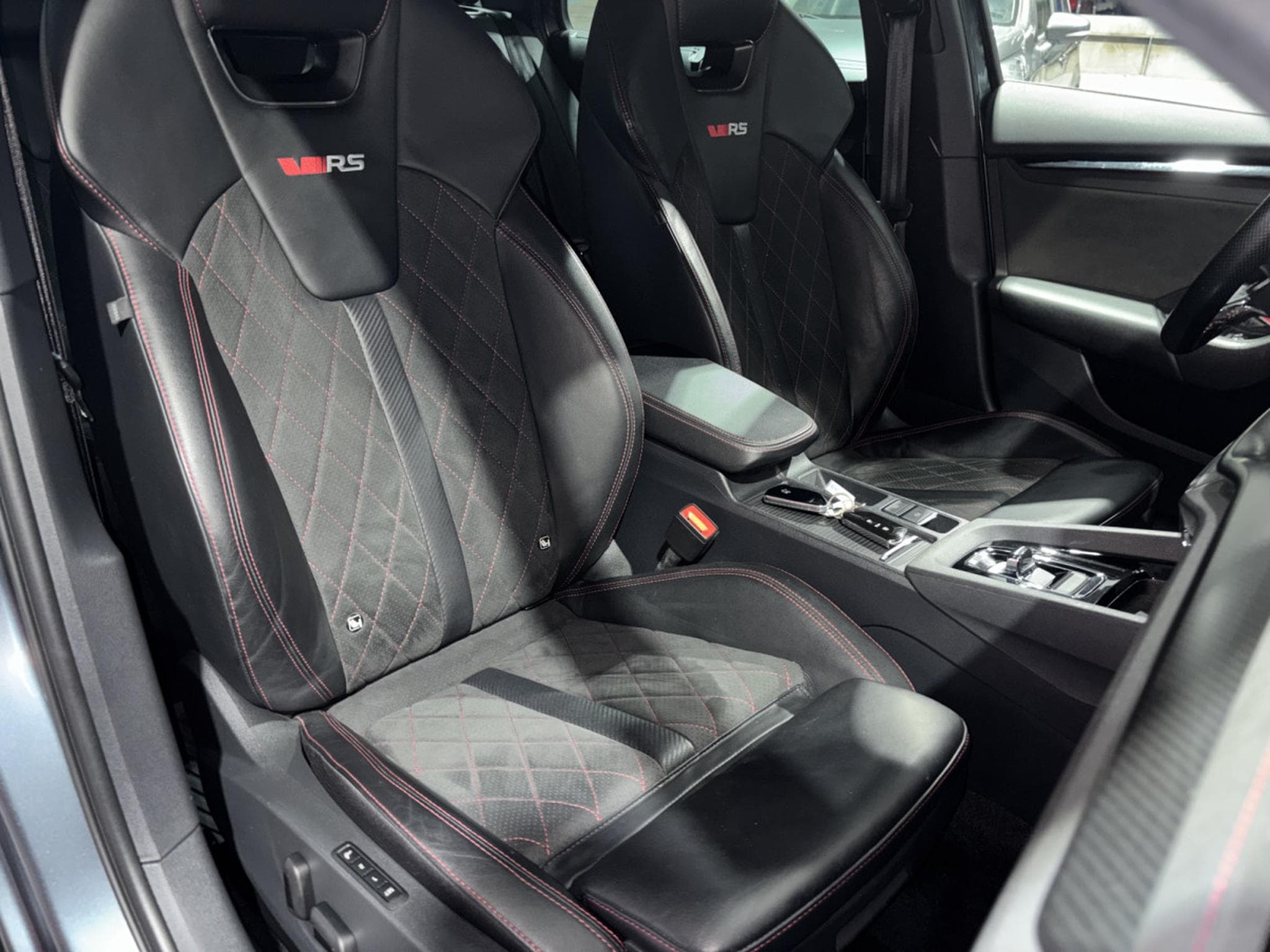 Skoda Octavia VRS 2.0 TSI 245 AT (2021) - Photo 12